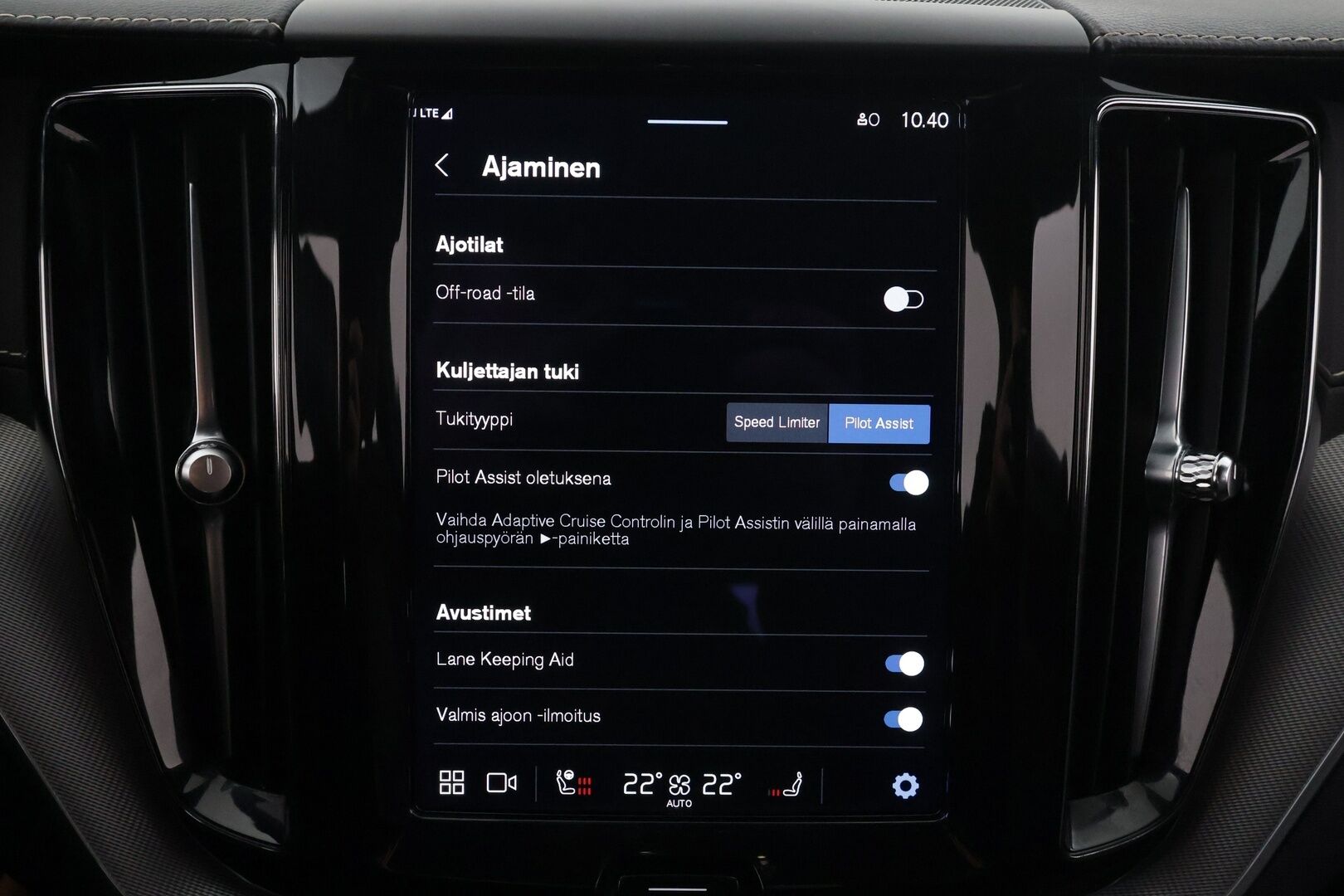 Volvo XC60 2022 B4 AWD D-MHEV Business R-Design Edition aut * Pilot assist / LED / Webasto / Koukku / Muistipenkki / P.Kamera * - Suomi-auto / Kahdet Renkaat / Merkkihuollettu