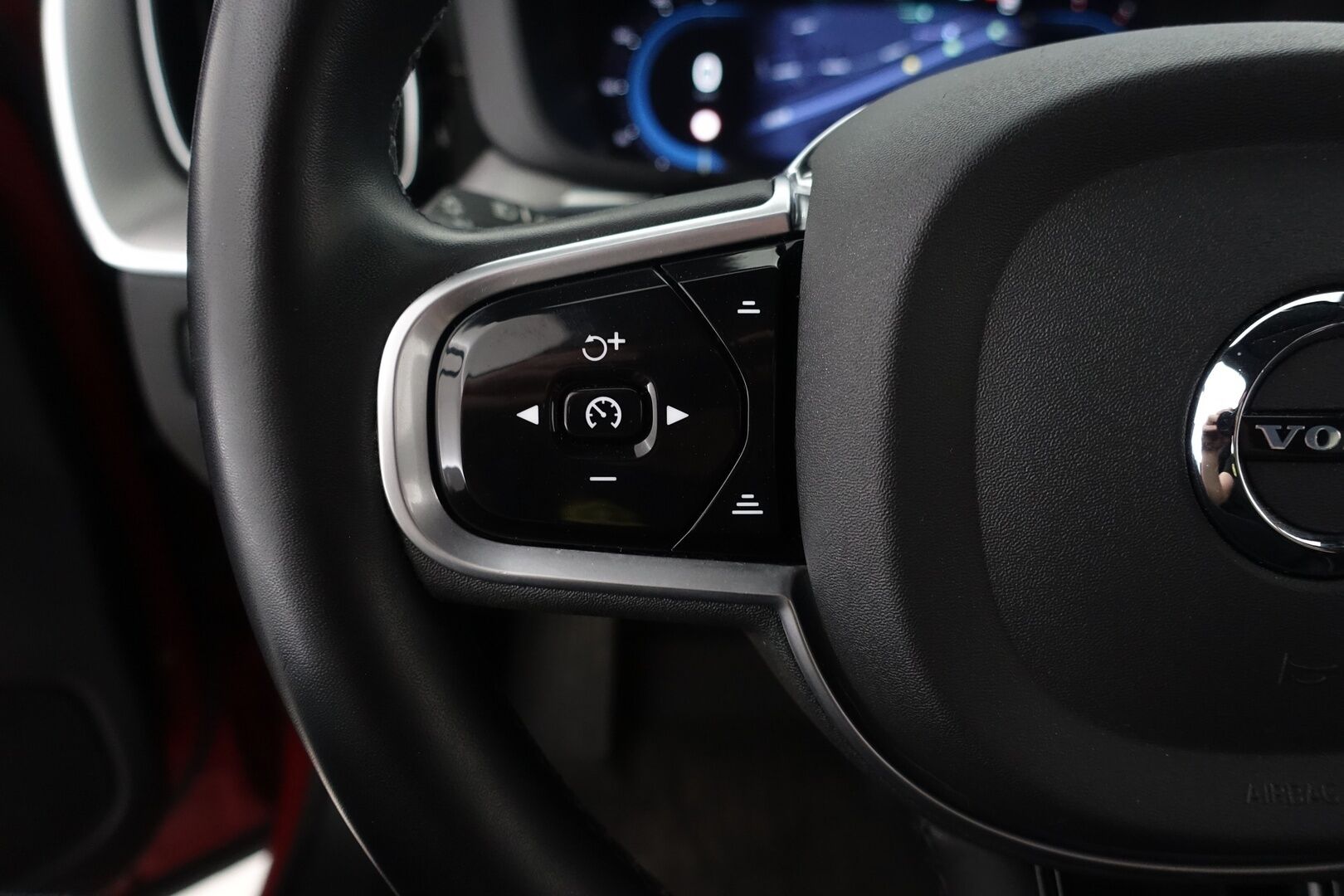 Volvo XC60 2022 B4 AWD D-MHEV Business R-Design Edition aut - | Merkkihuollot | Pilot assist | LED | Webasto | Koukku | Muistipenkki | P.Kamera | Suomi-auto | Kahdet Renkaat | Facelift