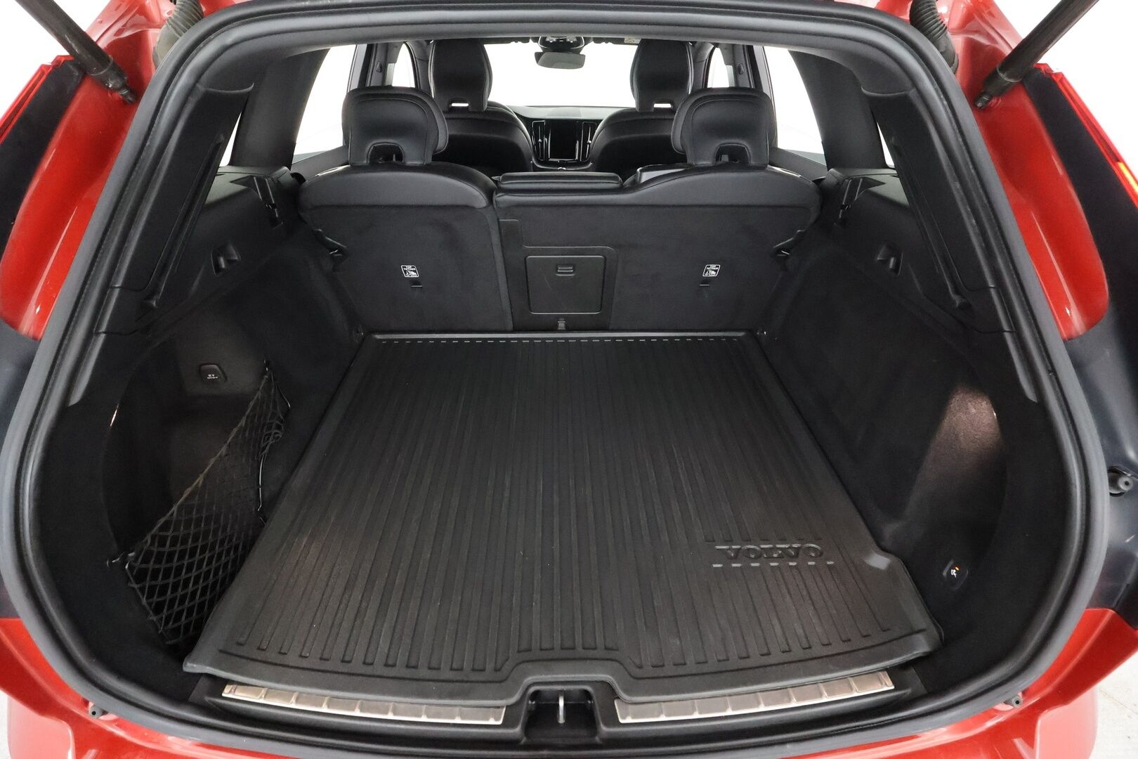 Volvo XC60 2022 B4 AWD D-MHEV Business R-Design Edition aut * Pilot assist / LED / Webasto / Koukku / Muistipenkki / P.Kamera * - Suomi-auto / Kahdet Renkaat / Merkkihuollettu