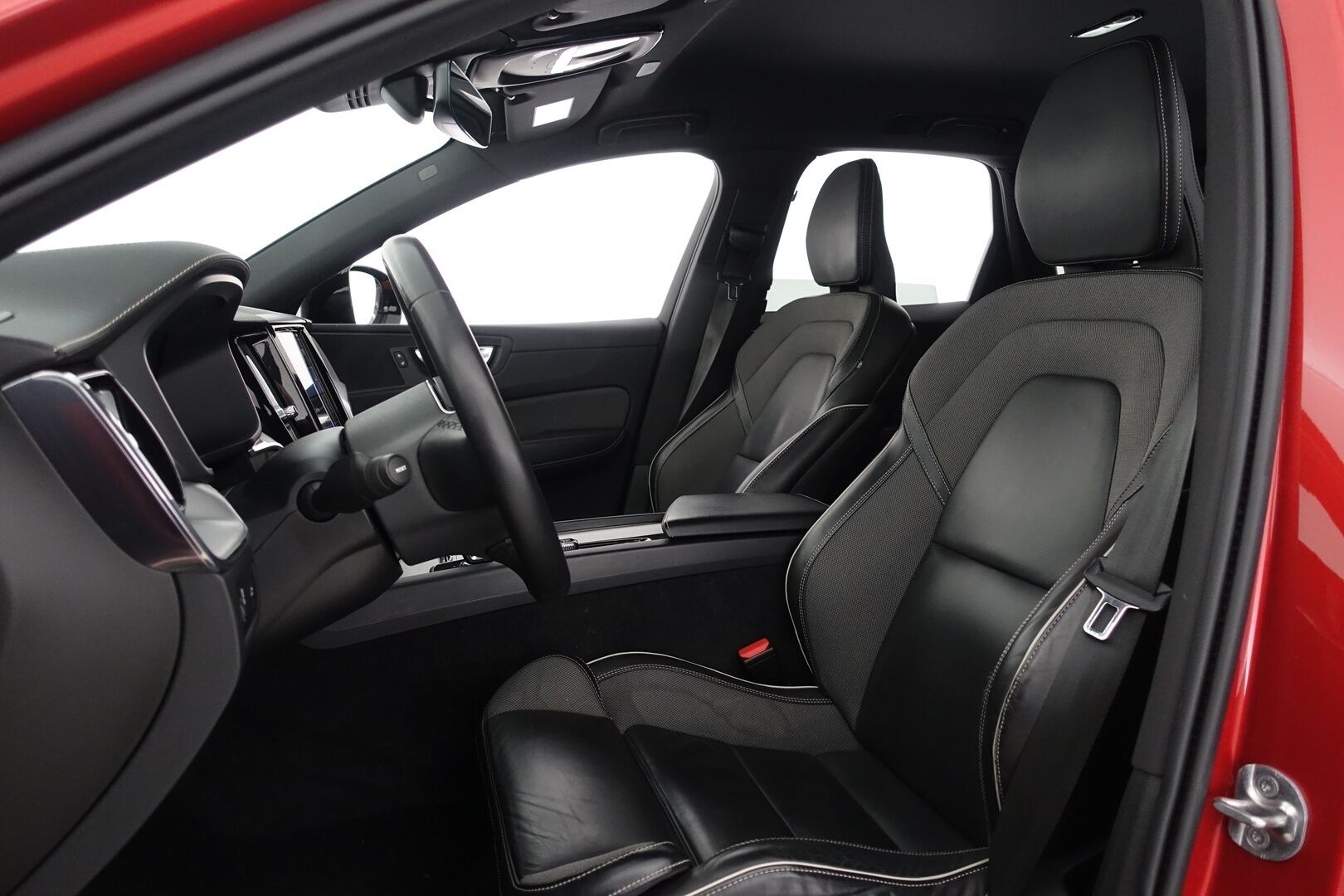 Volvo XC60 2022 B4 AWD D-MHEV Business R-Design Edition aut - | Merkkihuollot | Pilot assist | LED | Webasto | Koukku | Muistipenkki | P.Kamera | Suomi-auto | Kahdet Renkaat | Facelift