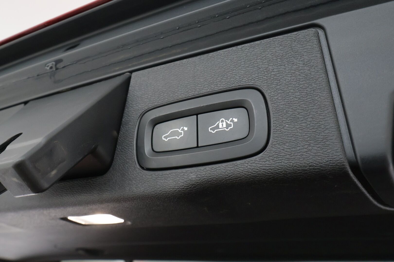 Volvo XC60 2022 B4 AWD D-MHEV Business R-Design Edition aut * Pilot assist / LED / Webasto / Koukku / Muistipenkki / P.Kamera * - Suomi-auto / Kahdet Renkaat / Merkkihuollettu