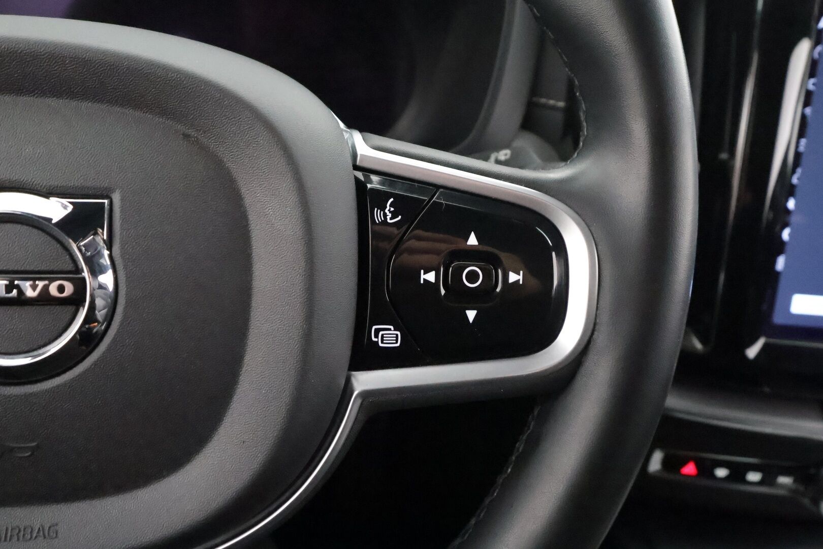 Volvo XC60 2022 B4 AWD D-MHEV Business R-Design Edition aut * Pilot assist / LED / Webasto / Koukku / Muistipenkki / P.Kamera * - Suomi-auto / Kahdet Renkaat / Merkkihuollettu - HULLUT AVAJAISHULINAT KORKOTARJOUS 3,29 %