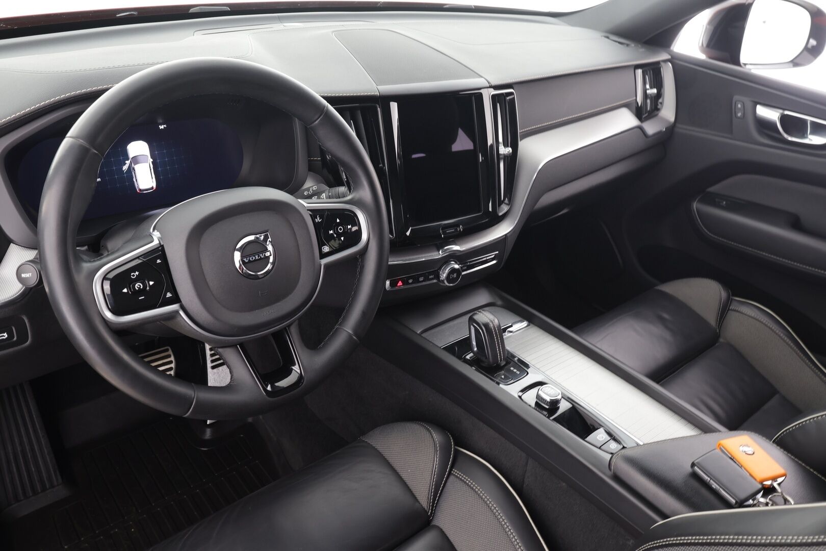 Volvo XC60 2022 B4 AWD D-MHEV Business R-Design Edition aut * Pilot assist / LED / Webasto / Koukku / Muistipenkki / P.Kamera * - Suomi-auto / Kahdet Renkaat / Merkkihuollettu