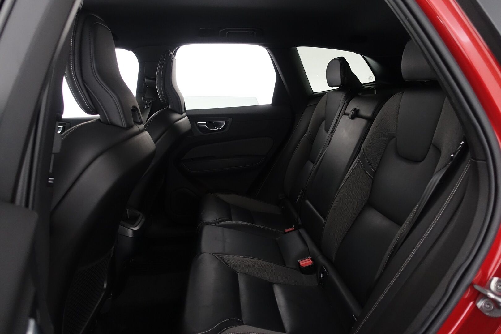 Volvo XC60 2022 B4 AWD D-MHEV Business R-Design Edition aut - | Merkkihuollot | Pilot assist | LED | Webasto | Koukku | Muistipenkki | P.Kamera | Suomi-auto | Kahdet Renkaat | Facelift