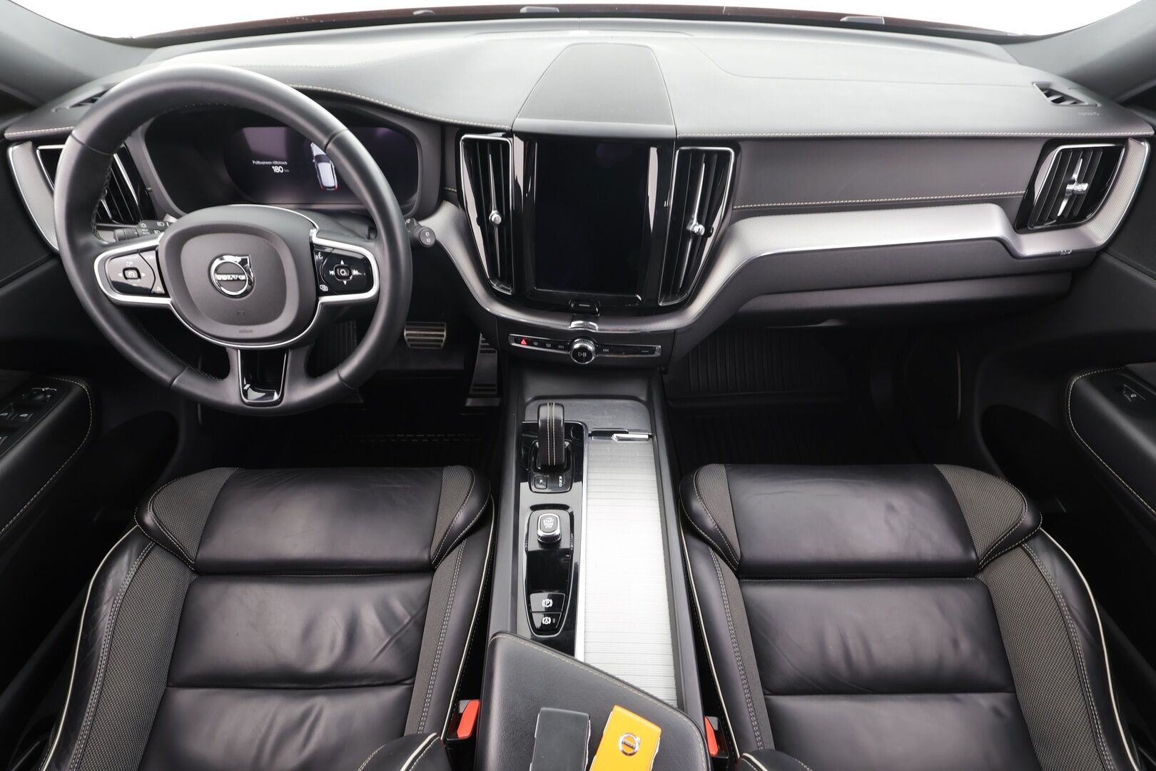 Volvo XC60 2022 B4 AWD D-MHEV Business R-Design Edition aut * Pilot assist / LED / Webasto / Koukku / Muistipenkki / P.Kamera * - Suomi-auto / Kahdet Renkaat / Merkkihuollettu