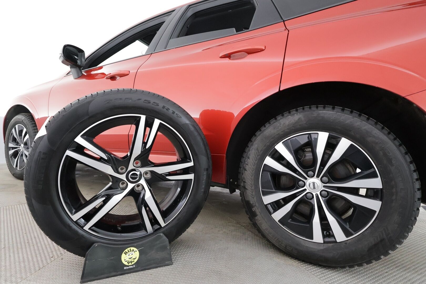 Volvo XC60 2022 B4 AWD D-MHEV Business R-Design Edition aut * Pilot assist / LED / Webasto / Koukku / Muistipenkki / P.Kamera * - Suomi-auto / Kahdet Renkaat / Merkkihuollettu - HULLUT AVAJAISHULINAT KORKOTARJOUS 3,29 %