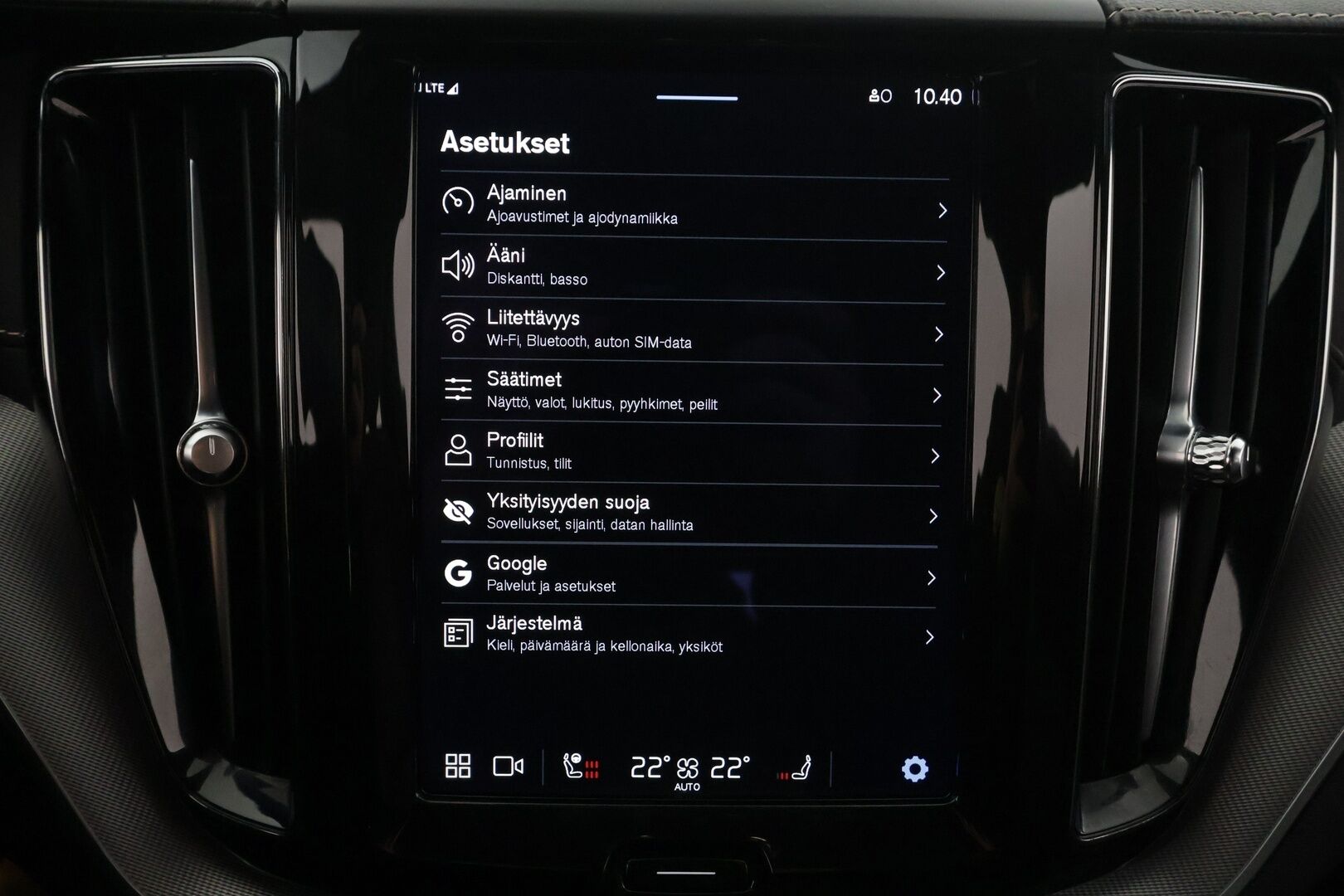 Volvo XC60 2022 B4 AWD D-MHEV Business R-Design Edition aut * Pilot assist / LED / Webasto / Koukku / Muistipenkki / P.Kamera * - Suomi-auto / Kahdet Renkaat / Merkkihuollettu - HULLUT AVAJAISHULINAT KORKOTARJOUS 3,29 %