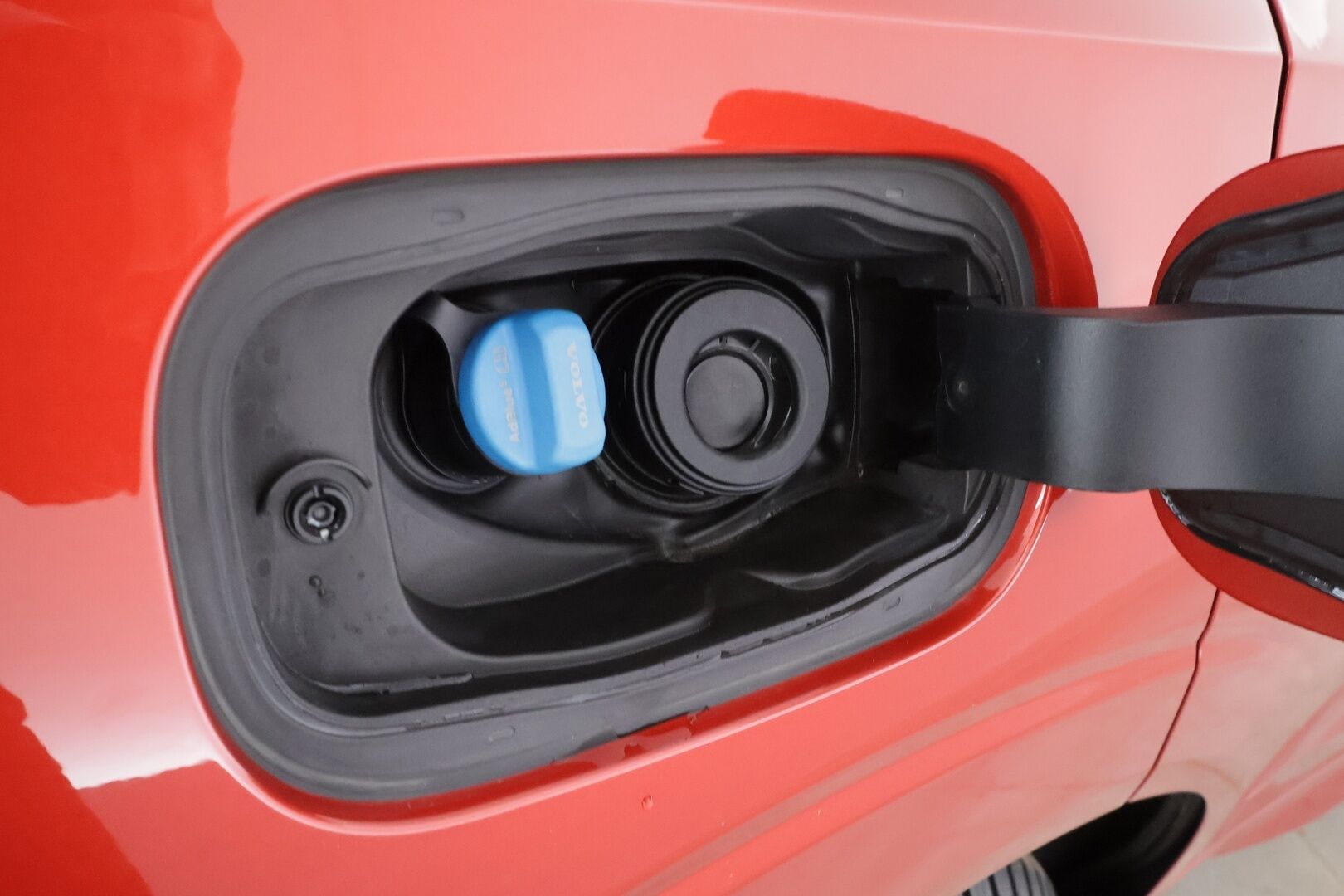 Volvo XC60 2022 B4 AWD D-MHEV Business R-Design Edition aut * Pilot assist / LED / Webasto / Koukku / Muistipenkki / P.Kamera * - Suomi-auto / Kahdet Renkaat / Merkkihuollettu