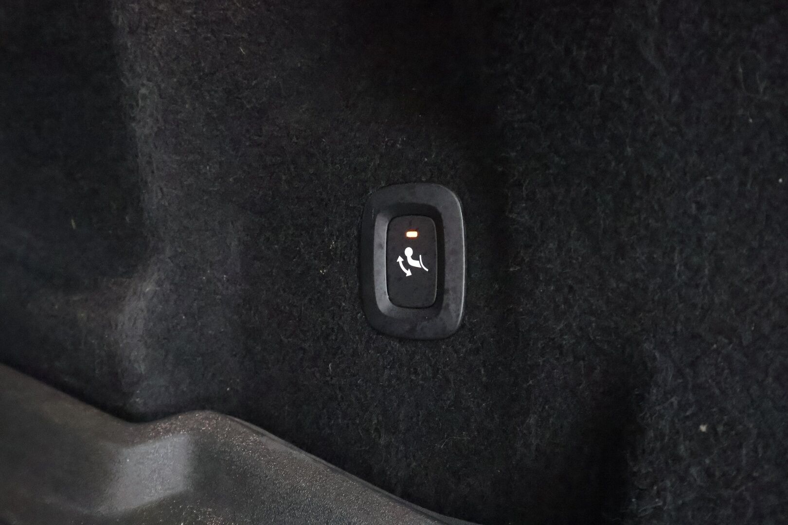 Volvo XC60 2022 B4 AWD D-MHEV Business R-Design Edition aut * Pilot assist / LED / Webasto / Koukku / Muistipenkki / P.Kamera * - Suomi-auto / Kahdet Renkaat / Merkkihuollettu