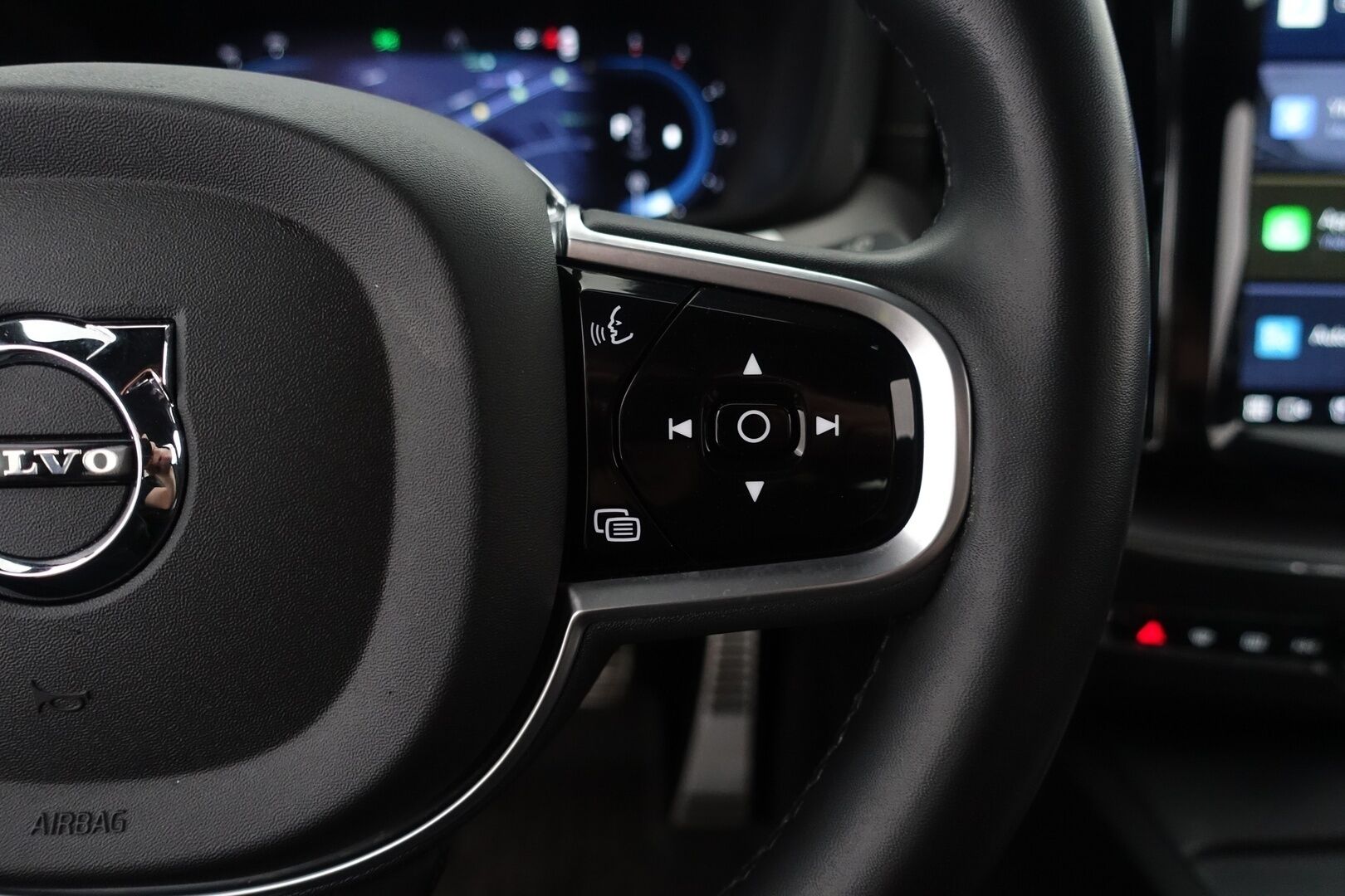 Volvo XC60 2022 B4 AWD D-MHEV Business R-Design Edition aut - | Merkkihuollot | Pilot assist | LED | Webasto | Koukku | Muistipenkki | P.Kamera | Suomi-auto | Kahdet Renkaat | Facelift