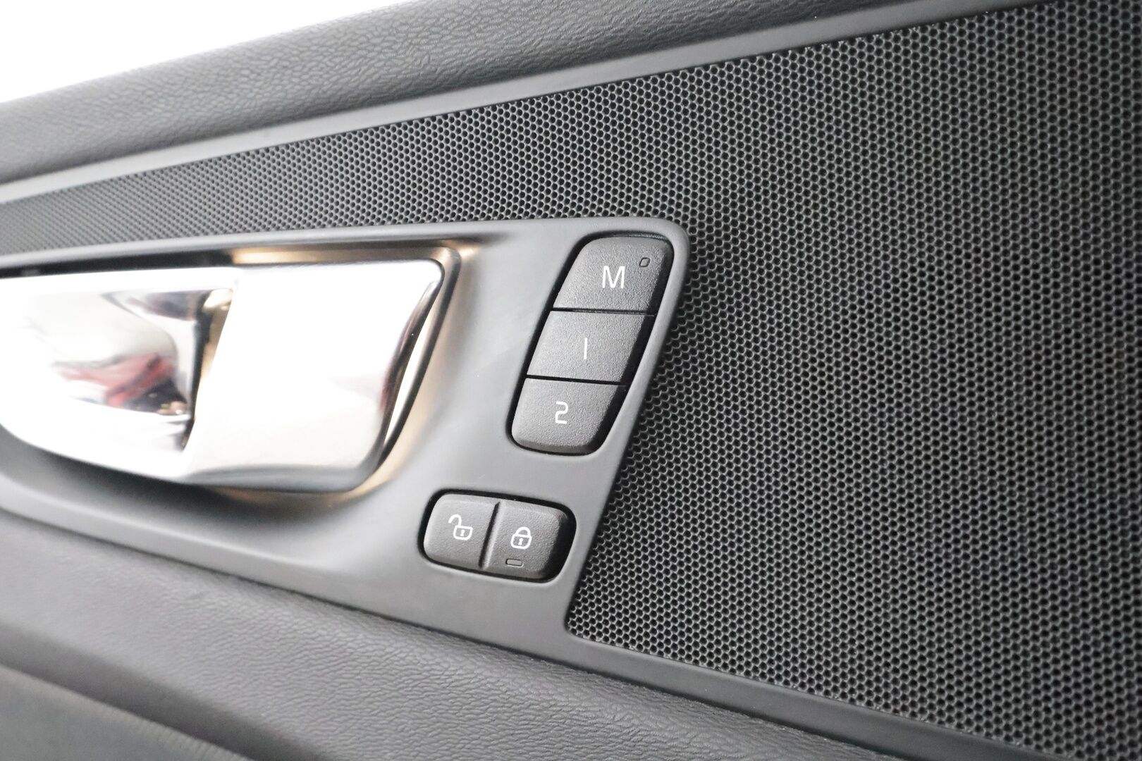 Volvo XC60 2022 B4 AWD D-MHEV Business R-Design Edition aut * Pilot assist / LED / Webasto / Koukku / Muistipenkki / P.Kamera * - Suomi-auto / Kahdet Renkaat / Merkkihuollettu