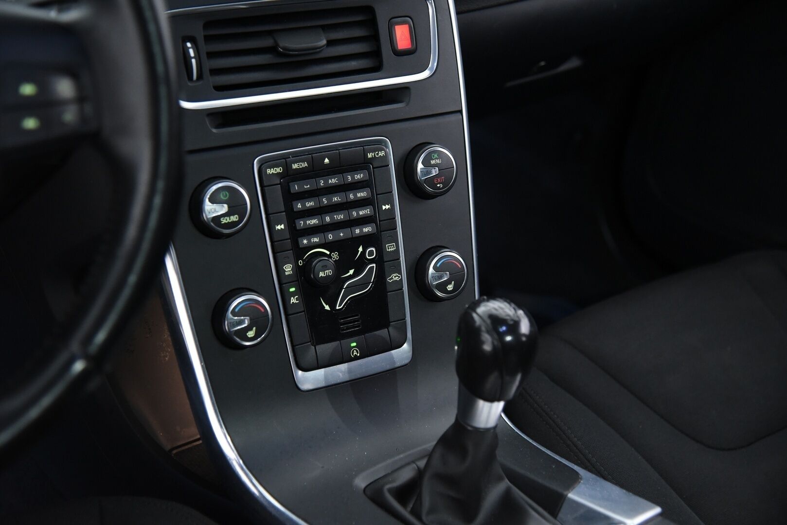 Volvo V60 2012 T3 Momentum Business- YritysOutlet - Myydään vain yrityksille