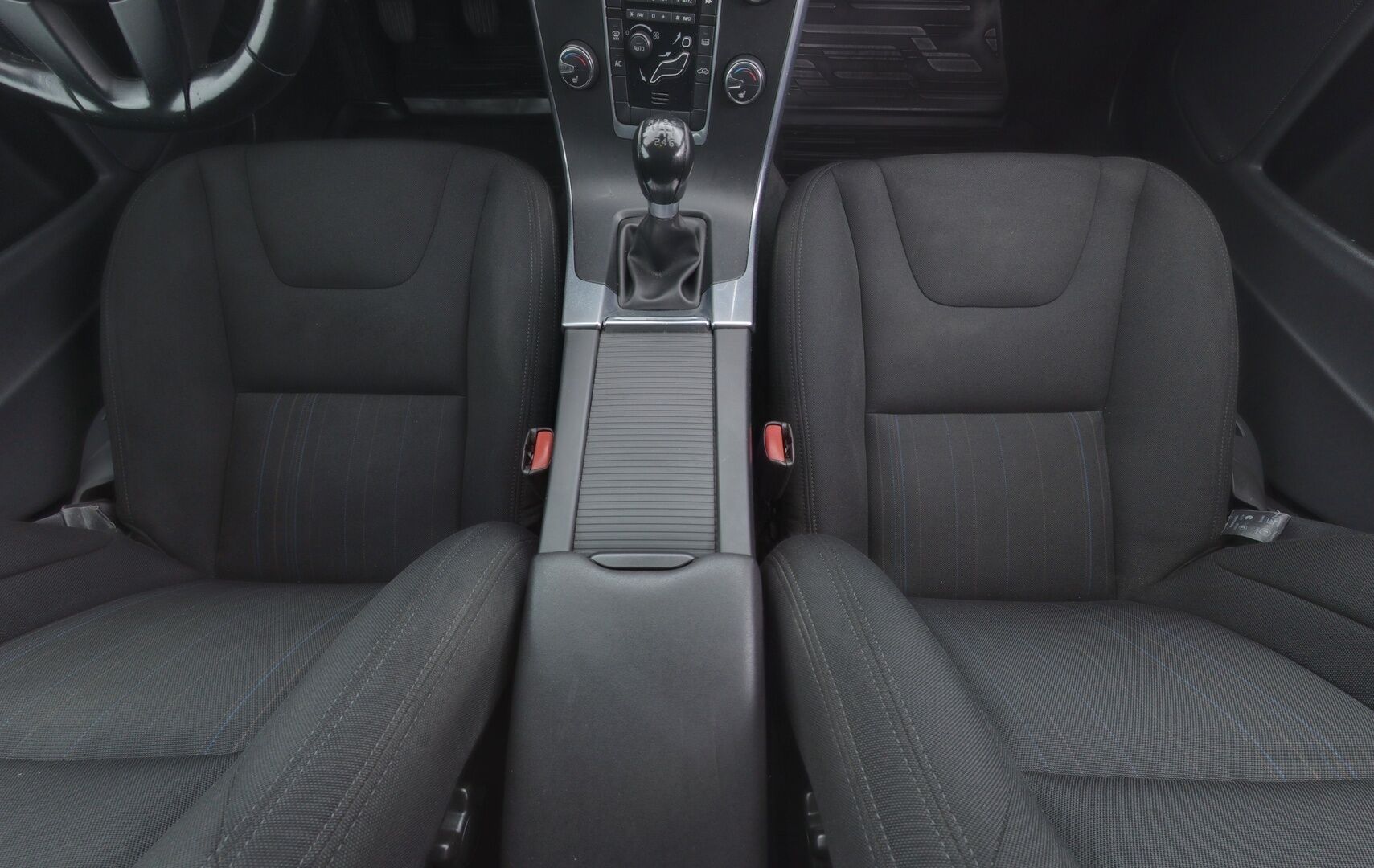 Volvo V60 2012 T3 Momentum Business- YritysOutlet - Myydään vain yrityksille