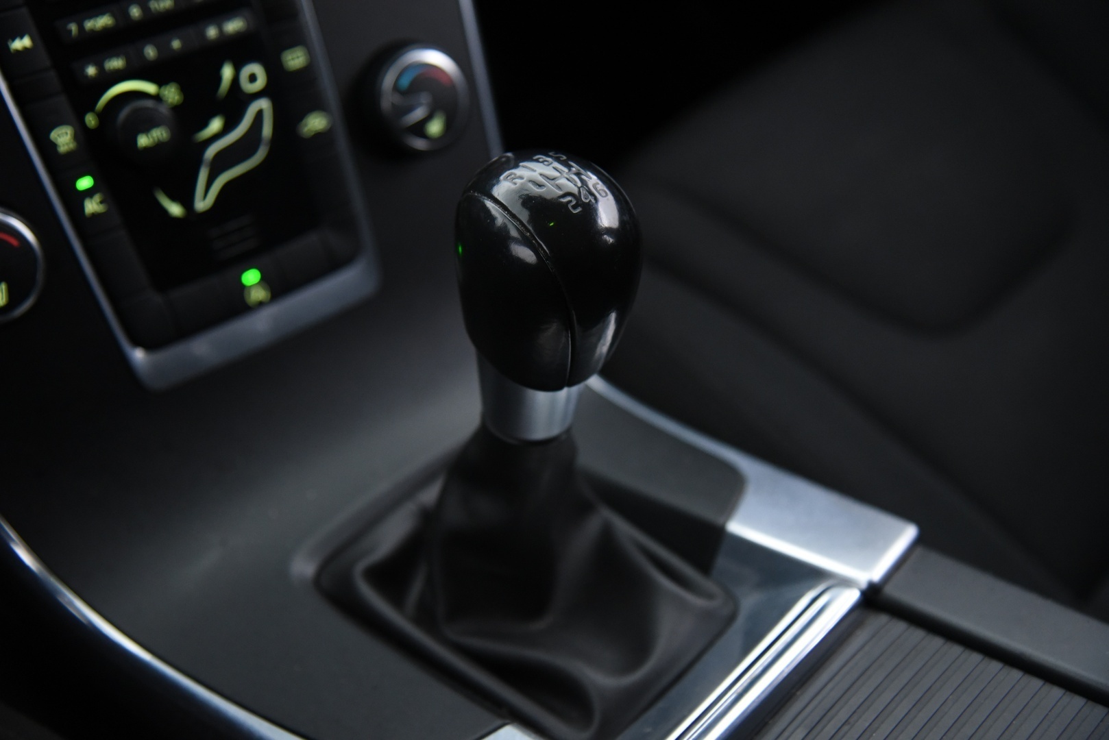 Volvo V60 2012 T3 Momentum Business- YritysOutlet - Myydään vain yrityksille