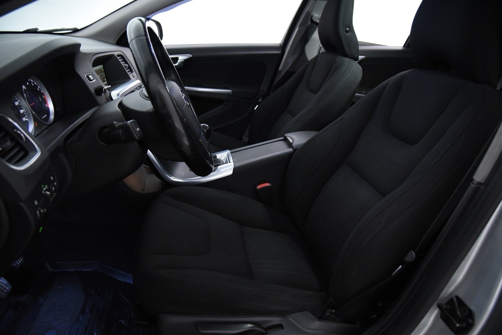 Volvo V60 2012 T3 Momentum Business- YritysOutlet - Myydään vain yrityksille