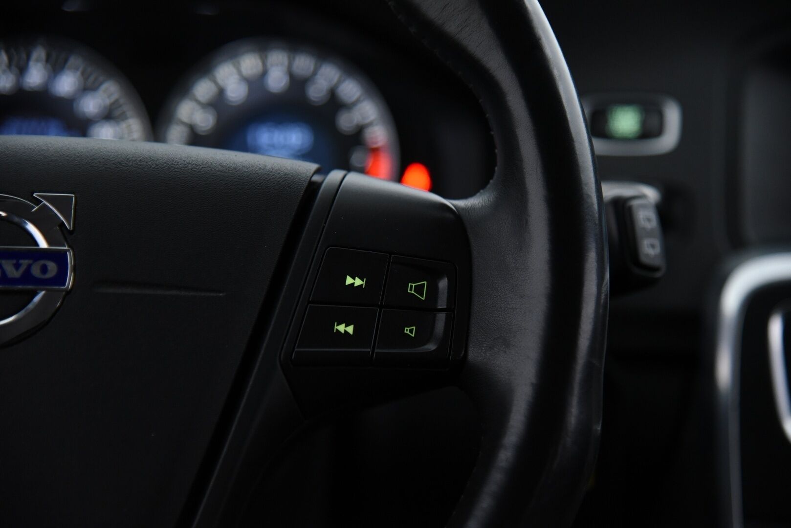 Volvo V60 2012 T3 Momentum Business- YritysOutlet - Myydään vain yrityksille