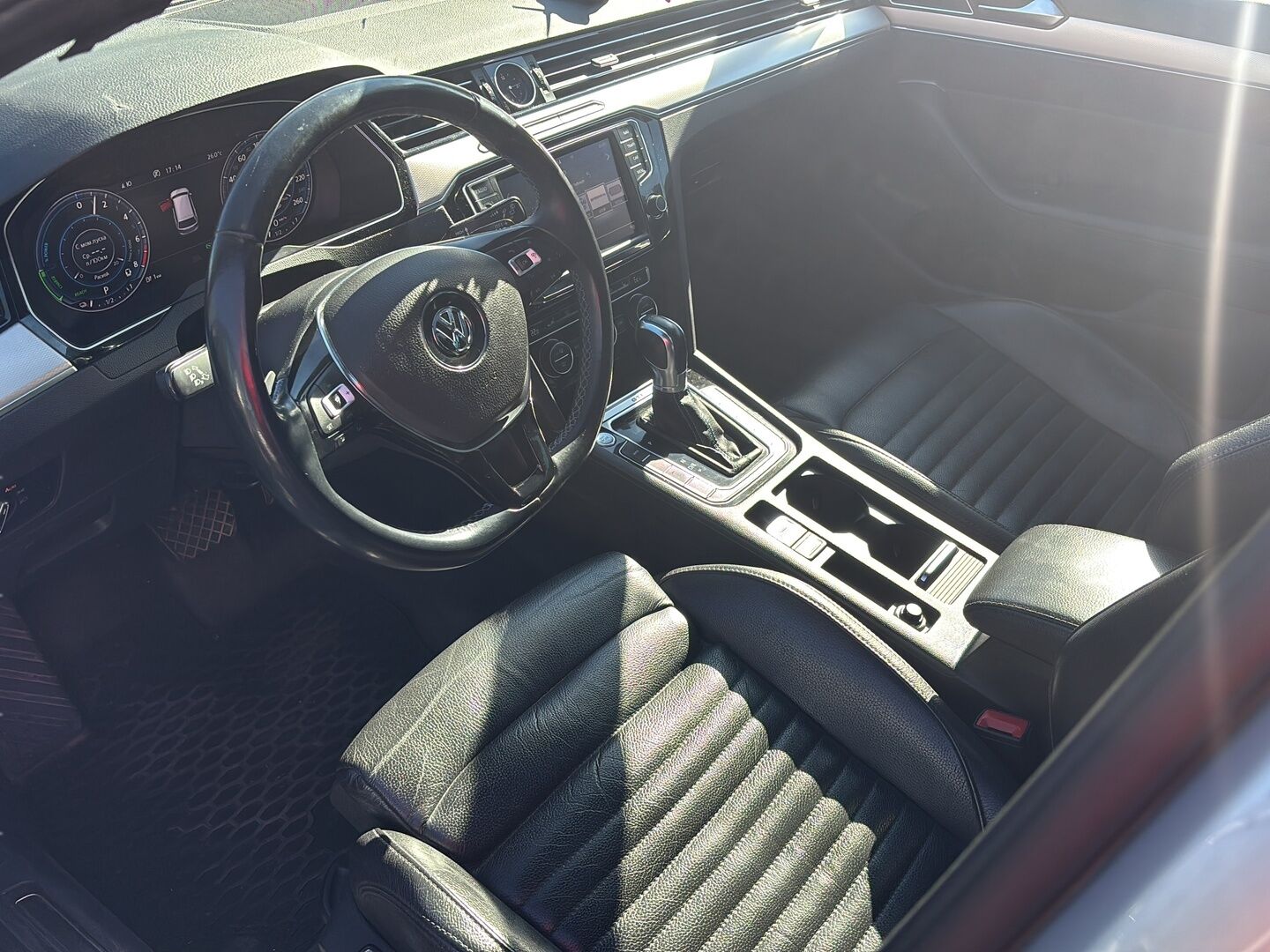 Volkswagen Passat 2015 Variant GTE Plug-In Hybrid 160 kW (218 hv) DSG-automaatti - | Hullut varusteet! | Digimittaristo | ACC | Panorama | 360 Kamera | S-luukku | Nahka penkit | 