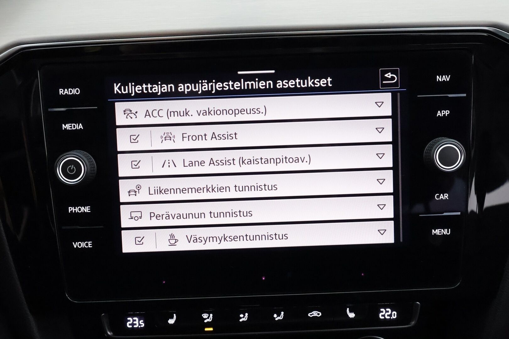 Volkswagen Passat 2020 Variant R-Line 1,5 TSI EVO 110 kW DSG * ACC / P.kamera / IQ.Light / Koukku / Webasto / Navi / Puolinahat * - Suomi-auto / Kahdet renkaat aluvanteilla - HULLU BLACKWEEK KORKOTARJOUS 2,49%