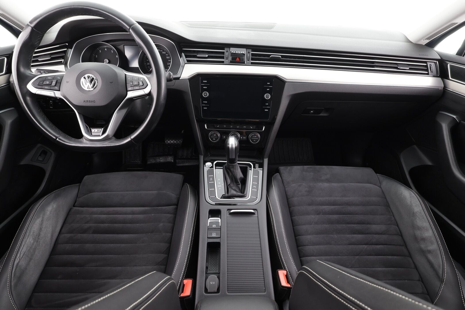 Volkswagen Passat 2020 Variant R-Line 1,5 TSI EVO 110 kW DSG * ACC / P.kamera / IQ.Light / Koukku / Webasto / Navi / Puolinahat * - Suomi-auto / Kahdet renkaat aluvanteilla - HULLU BLACKWEEK KORKOTARJOUS 2,49%