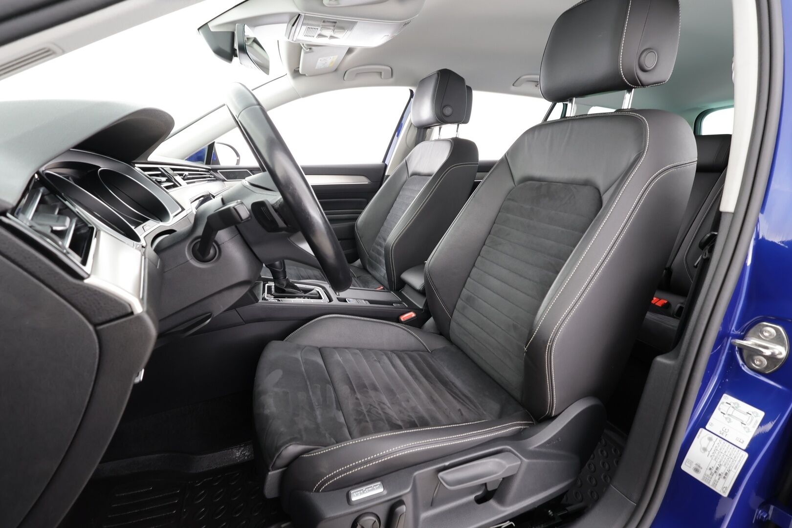 Volkswagen Passat 2020 Variant R-Line 1,5 TSI EVO 110 kW DSG * ACC / P.kamera / IQ.Light / Koukku / Webasto / Navi / Puolinahat * - Suomi-auto / Kahdet renkaat aluvanteilla - HULLU BLACKWEEK KORKOTARJOUS 2,49%