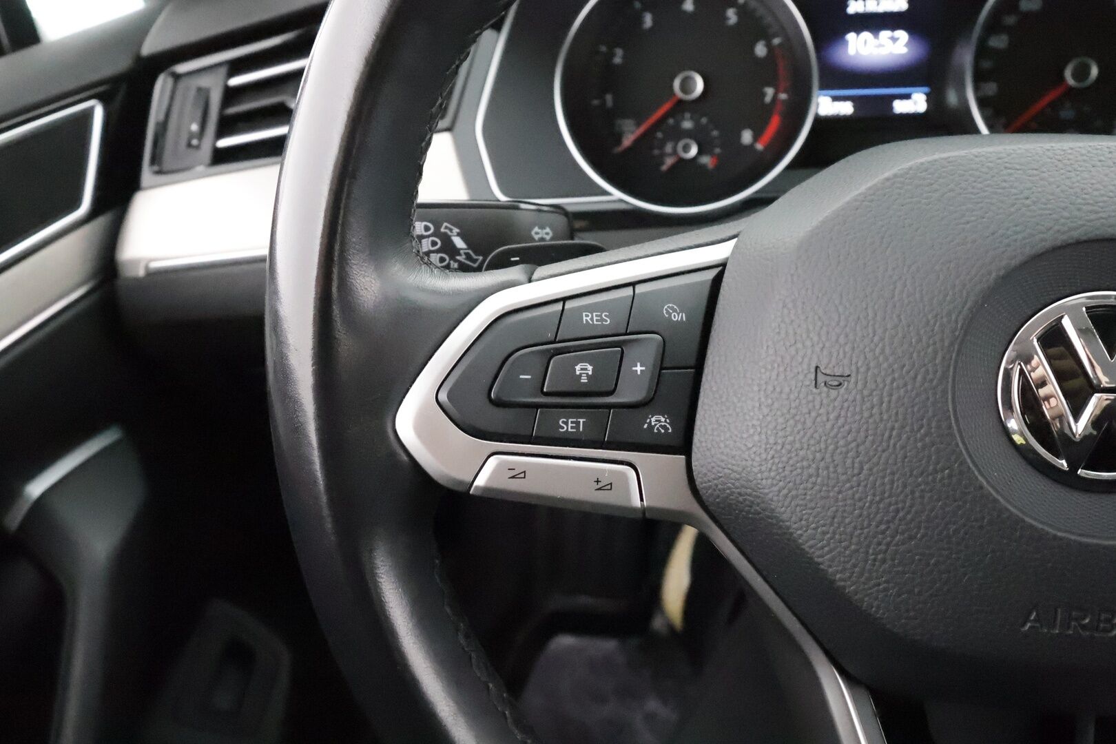 Volkswagen Passat 2020 Variant R-Line 1,5 TSI EVO 110 kW DSG * ACC / P.kamera / IQ.Light / Koukku / Webasto / Navi / Puolinahat * - Suomi-auto / Kahdet renkaat aluvanteilla - HULLU BLACKWEEK KORKOTARJOUS 2,49%