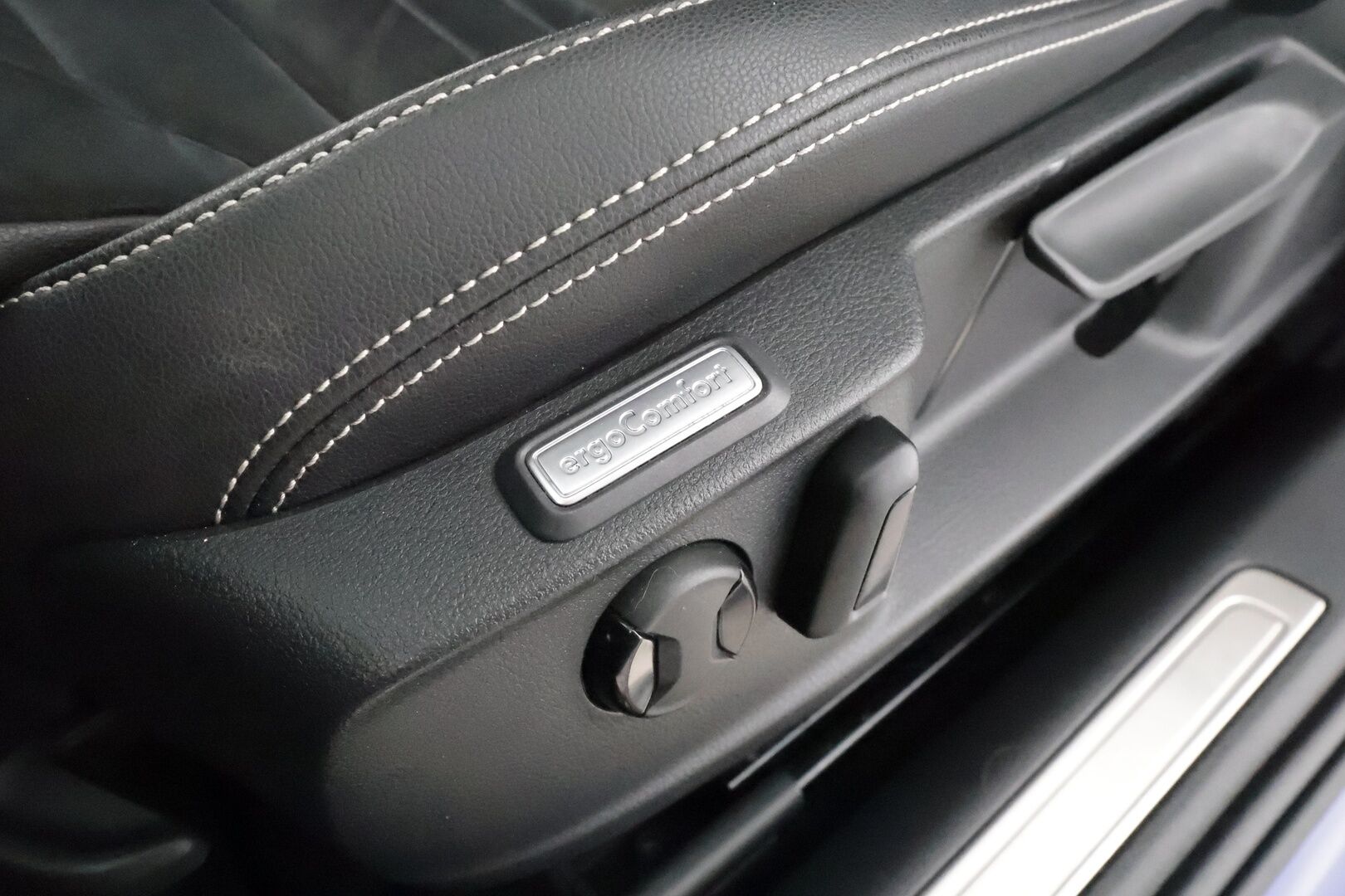 Volkswagen Passat 2020 Variant R-Line 1,5 TSI EVO 110 kW DSG * ACC / P.kamera / IQ.Light / Koukku / Webasto / Navi / Puolinahat * - Suomi-auto / Kahdet renkaat aluvanteilla - HULLU BLACKWEEK KORKOTARJOUS 2,49%