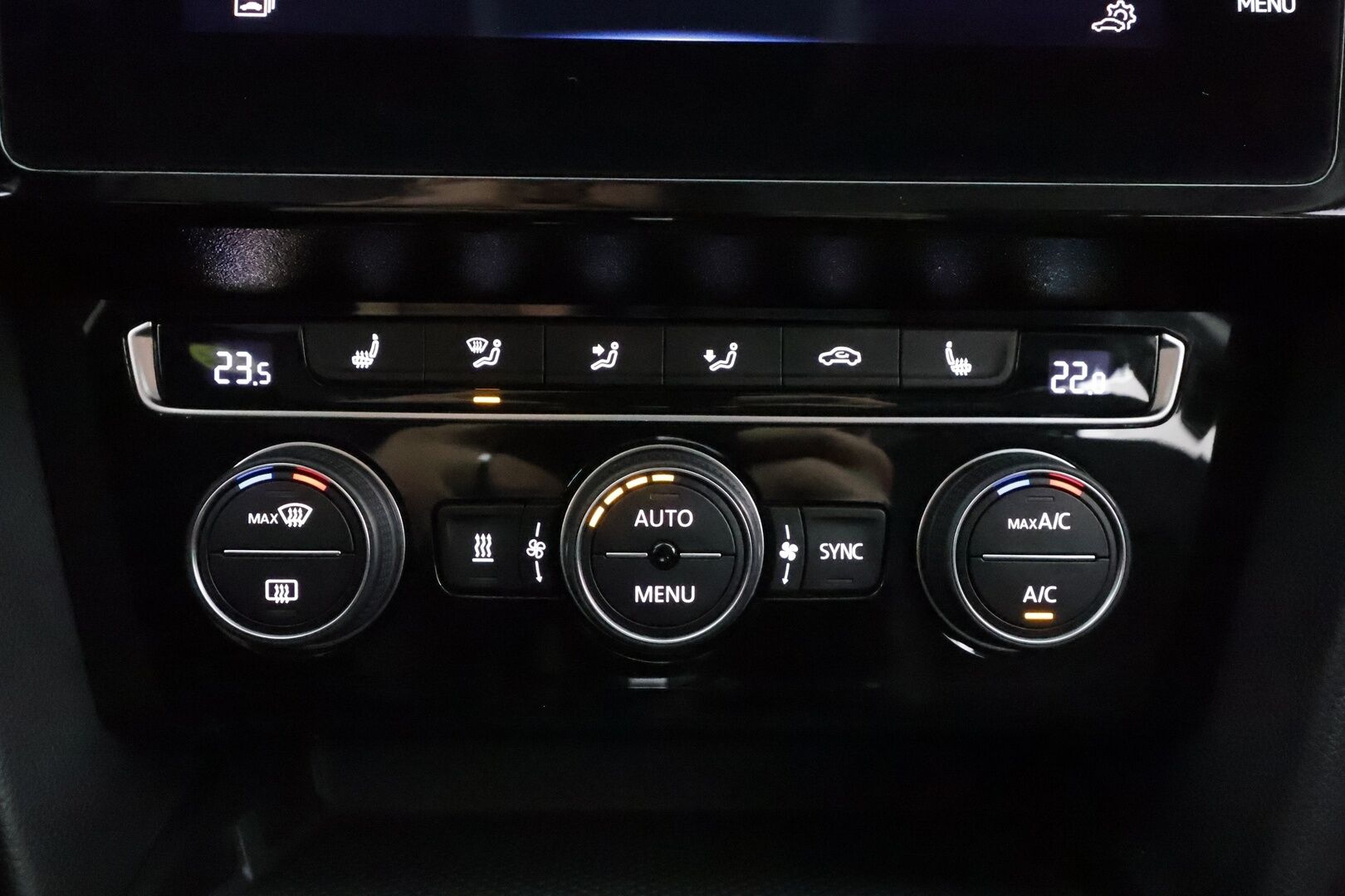 Volkswagen Passat 2020 Variant R-Line 1,5 TSI EVO 110 kW DSG * ACC / P.kamera / IQ.Light / Koukku / Webasto / Navi / Puolinahat * - Suomi-auto / Kahdet renkaat aluvanteilla - HULLU BLACKWEEK KORKOTARJOUS 2,49%