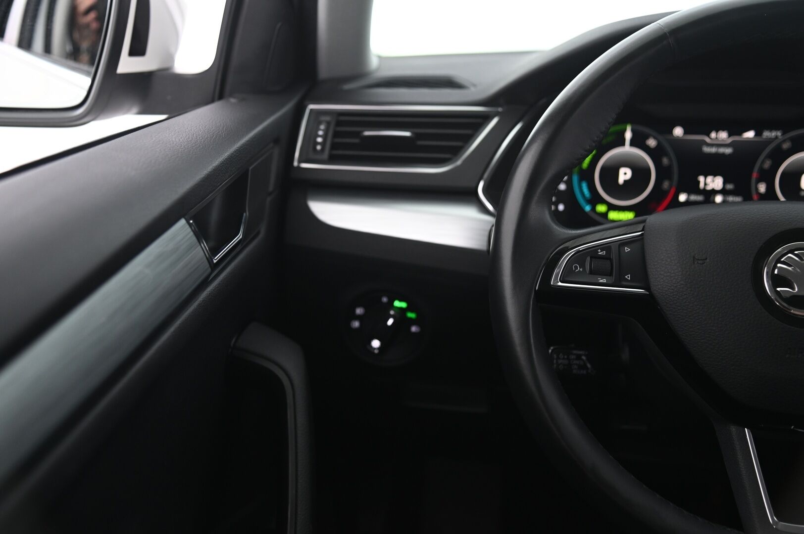 Skoda Superb 2020 Combi 1,4 TSI PHEV Ambition iV DSG Autom. - Merkkihuollettu | Webasto | Taittuva koukku | 360 kamera | ACC | Muistipenkki | KeyLessGo | 2x Renkaat & Aluvanteet | Juuri Katsastettu!