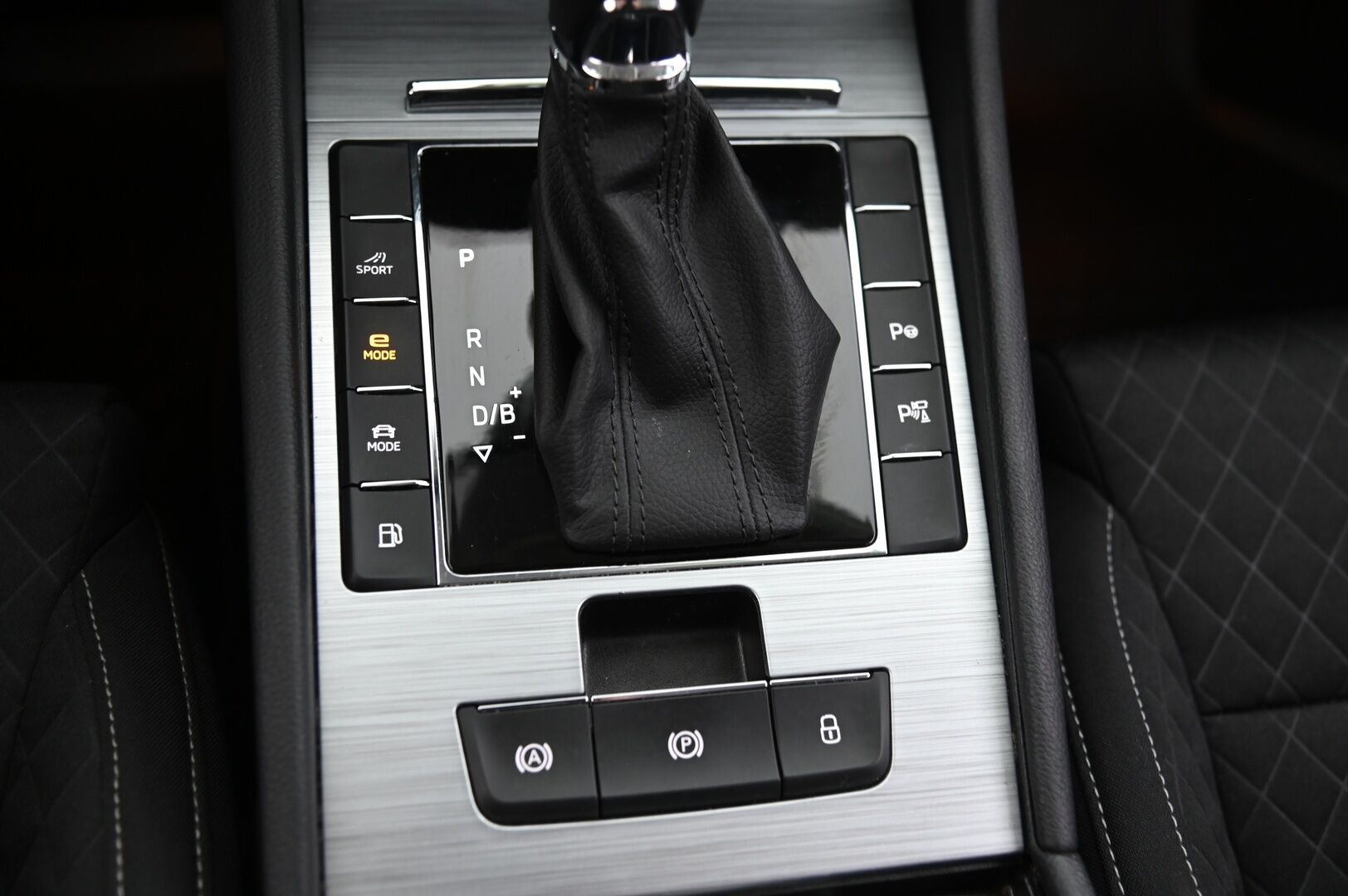 Skoda Superb 2020 Combi 1,4 TSI PHEV Ambition iV DSG Autom. - Merkkihuollettu | Webasto | Taittuva koukku | 360 kamera | ACC | Muistipenkki | KeyLessGo | 2x Renkaat & Aluvanteet | Juuri Katsastettu!