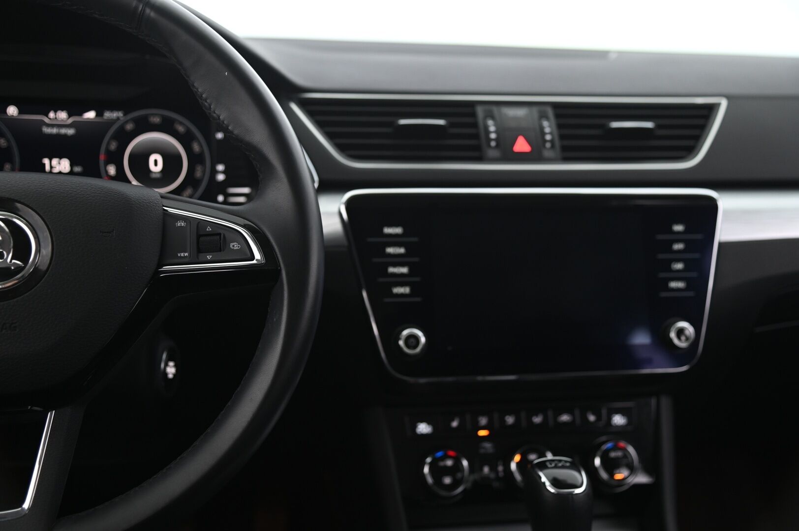 Skoda Superb 2020 Combi 1,4 TSI PHEV Ambition iV DSG Autom. - Merkkihuollettu | Webasto | Taittuva koukku | 360 kamera | ACC | Muistipenkki | KeyLessGo | 2x Renkaat & Aluvanteet | Juuri Katsastettu!