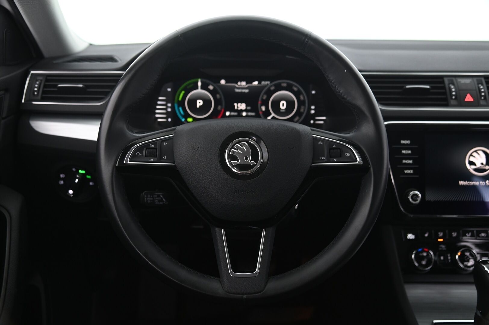 Skoda Superb 2020 Combi 1,4 TSI PHEV Ambition iV DSG Autom. - Merkkihuollettu | Webasto | Taittuva koukku | 360 kamera | ACC | Muistipenkki | KeyLessGo | 2x Renkaat & Aluvanteet | Juuri Katsastettu!