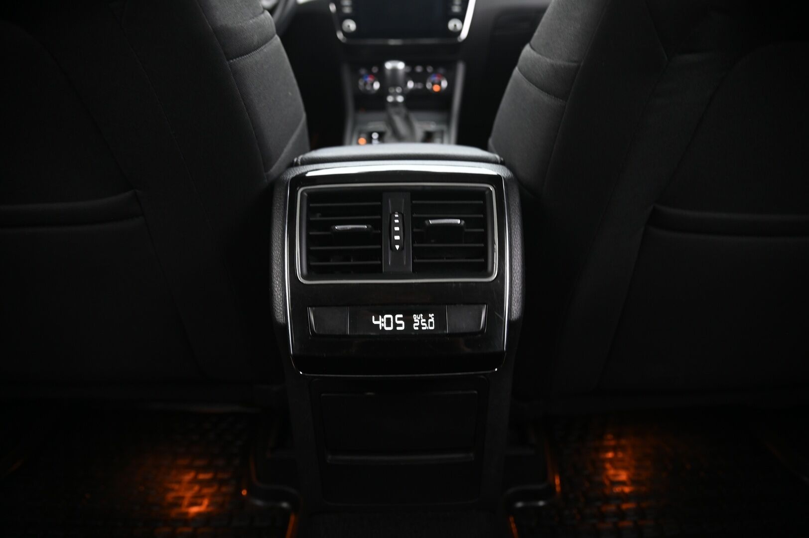 Skoda Superb 2020 Combi 1,4 TSI PHEV Ambition iV DSG Autom. - Merkkihuollettu | Webasto | Taittuva koukku | 360 kamera | ACC | Muistipenkki | KeyLessGo | 2x Renkaat & Aluvanteet | Juuri Katsastettu!