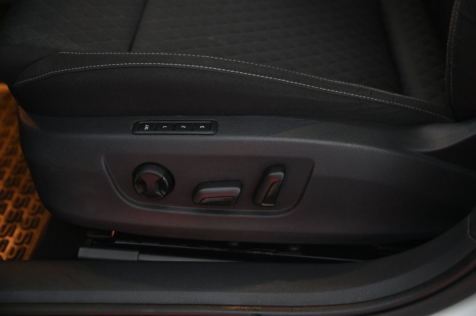 Skoda Superb 2020 Combi 1,4 TSI PHEV Ambition iV DSG Autom. - Merkkihuollettu | Webasto | Taittuva koukku | 360 kamera | ACC | Muistipenkki | KeyLessGo | 2x Renkaat & Aluvanteet | Juuri Katsastettu!