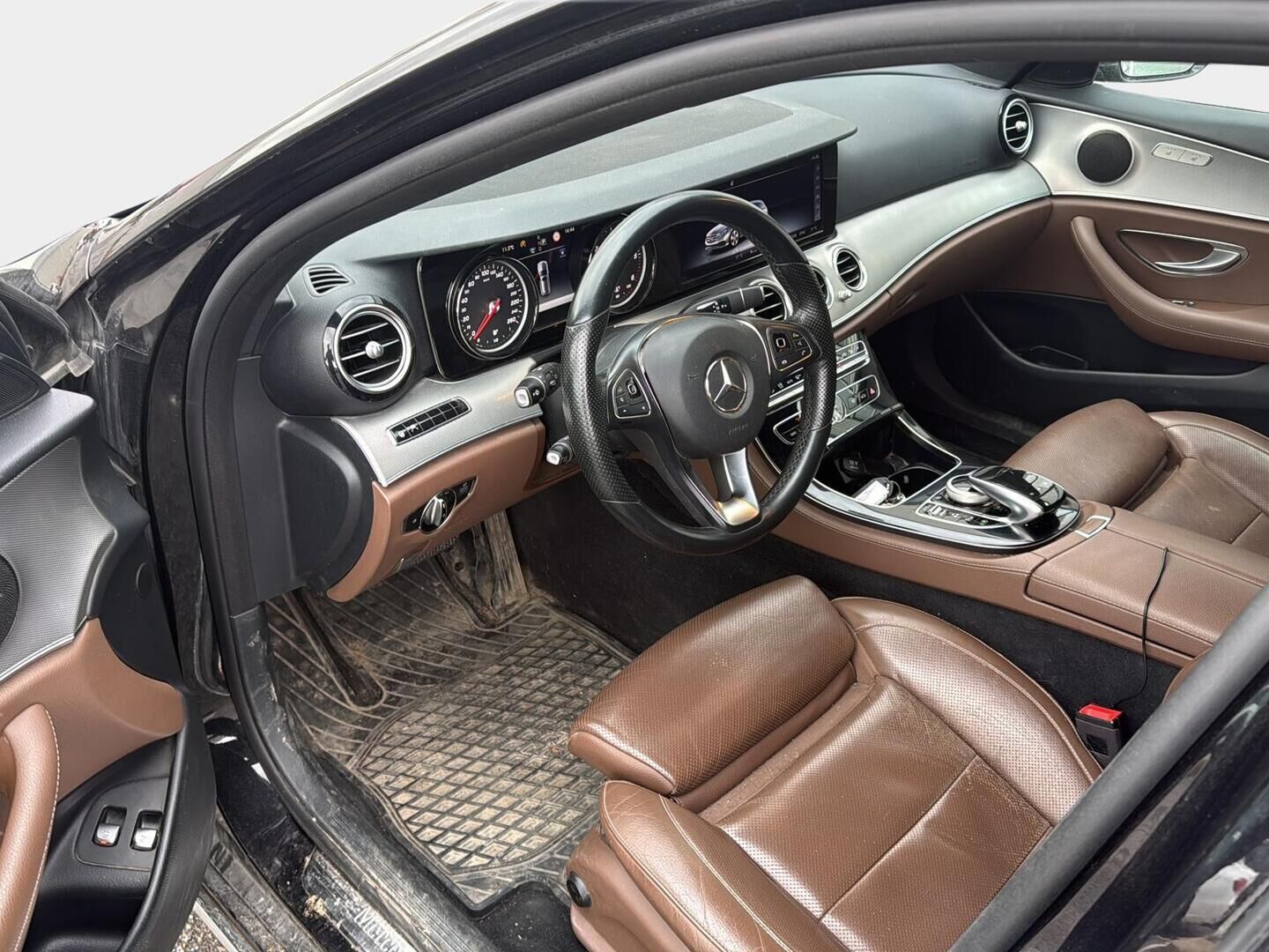 Mercedes-Benz E 2018 220d 4Matic T A Premium Business * Webasto / Koukku / Distronic+ / Multibeam LED / Ilmastoidut Nahat / Peruutuskamera - AdBlue rempattu juuri / SUPERVARUSTEET! - HULLUT AVAJAISHULINAT KORKOTARJOUS 3,29 %