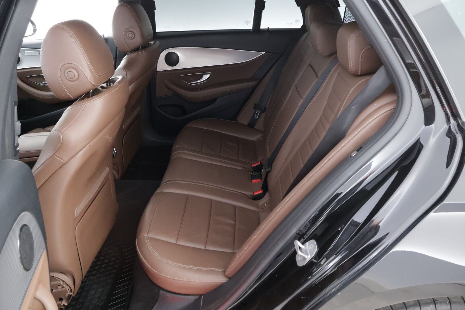 Mercedes-Benz E 2018 220d 4Matic T A Premium Business - Webasto | Koukku | Distronic+ | Multibeam LED | Ilmastoidut Nahat | Peruutuskamera | Supervarusteet!