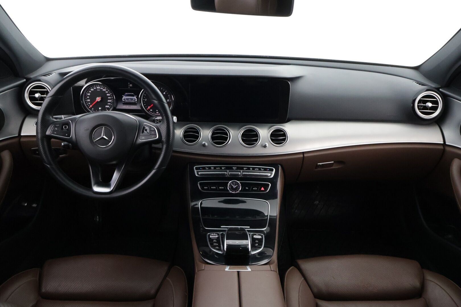 Mercedes-Benz E 2018 220d 4Matic T A Premium Business - Webasto | Koukku | Distronic+ | Multibeam LED | Ilmastoidut Nahat | Peruutuskamera | Supervarusteet!