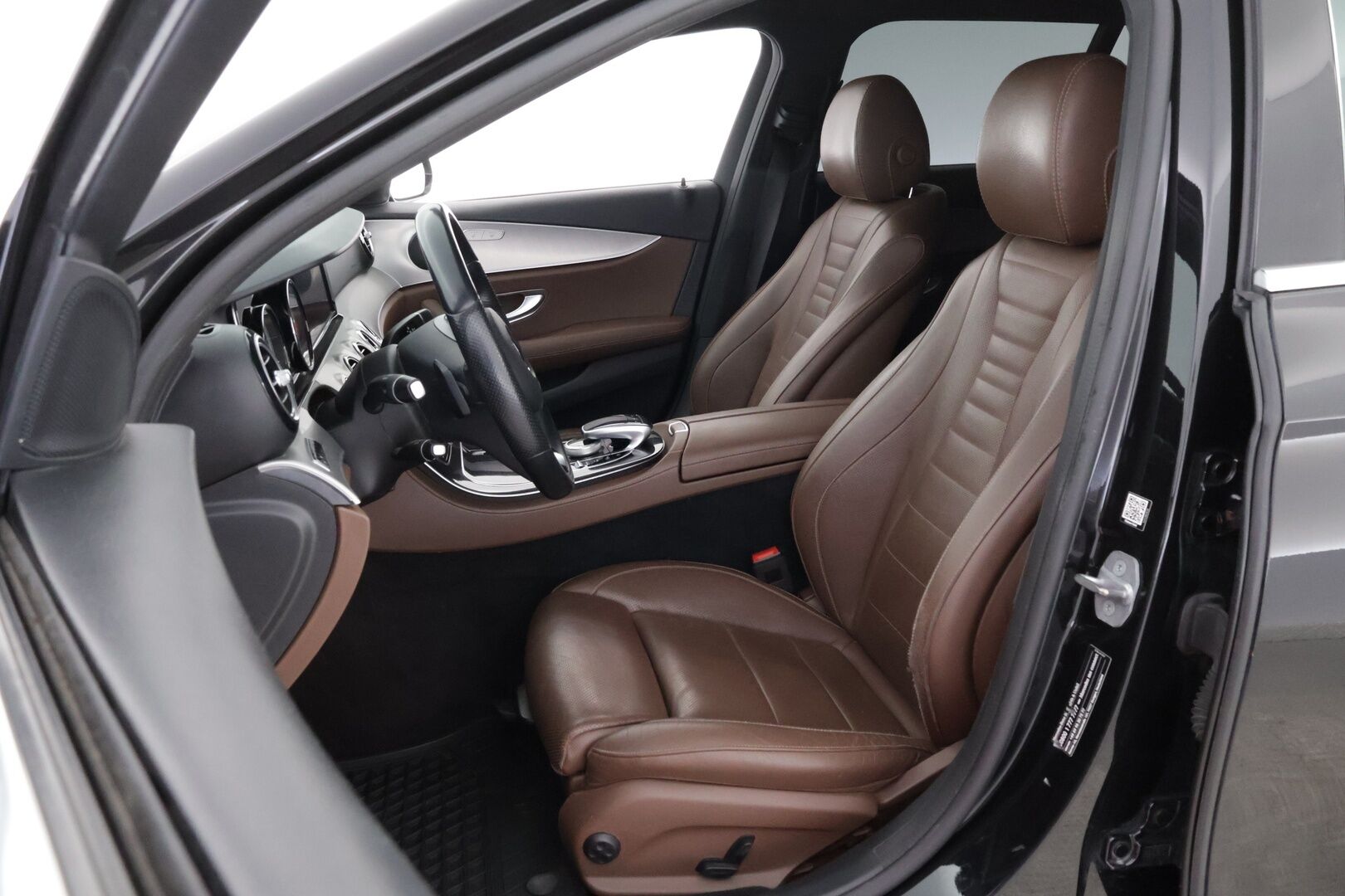 Mercedes-Benz E 2018 220d 4Matic T A Premium Business - Webasto | Koukku | Distronic+ | Multibeam LED | Ilmastoidut Nahat | Peruutuskamera | Supervarusteet!