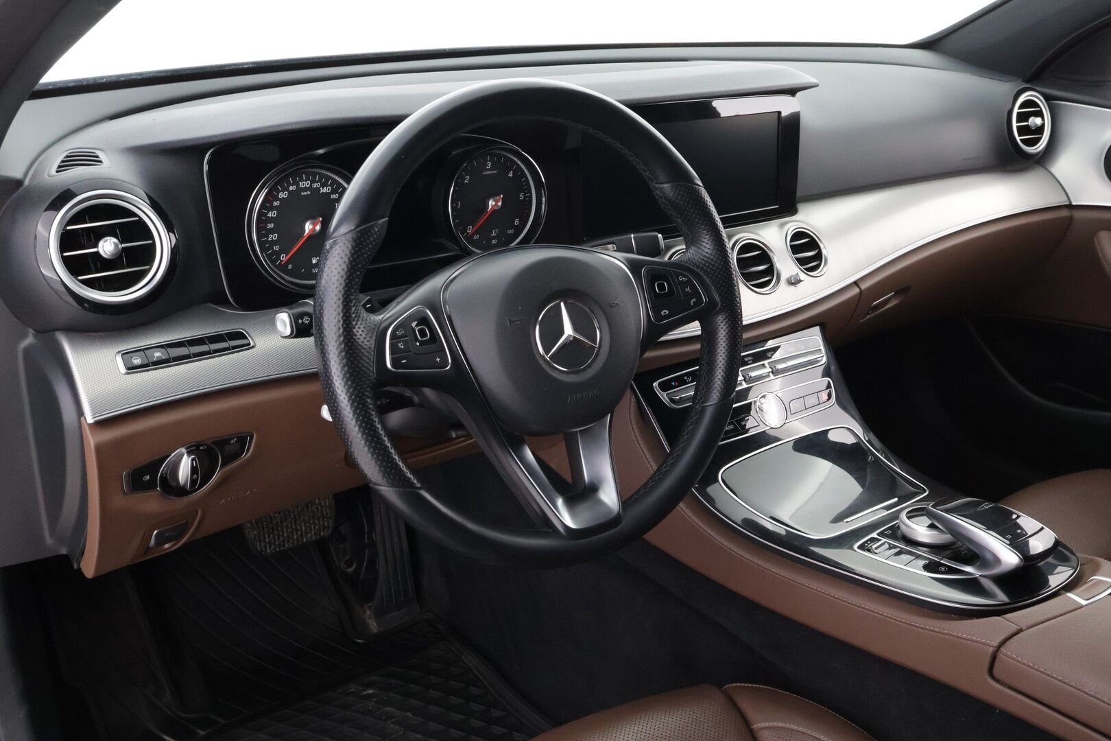 Mercedes-Benz E 2018 220d 4Matic T A Premium Business - Webasto | Koukku | Distronic+ | Multibeam LED | Ilmastoidut Nahat | Peruutuskamera | Supervarusteet!