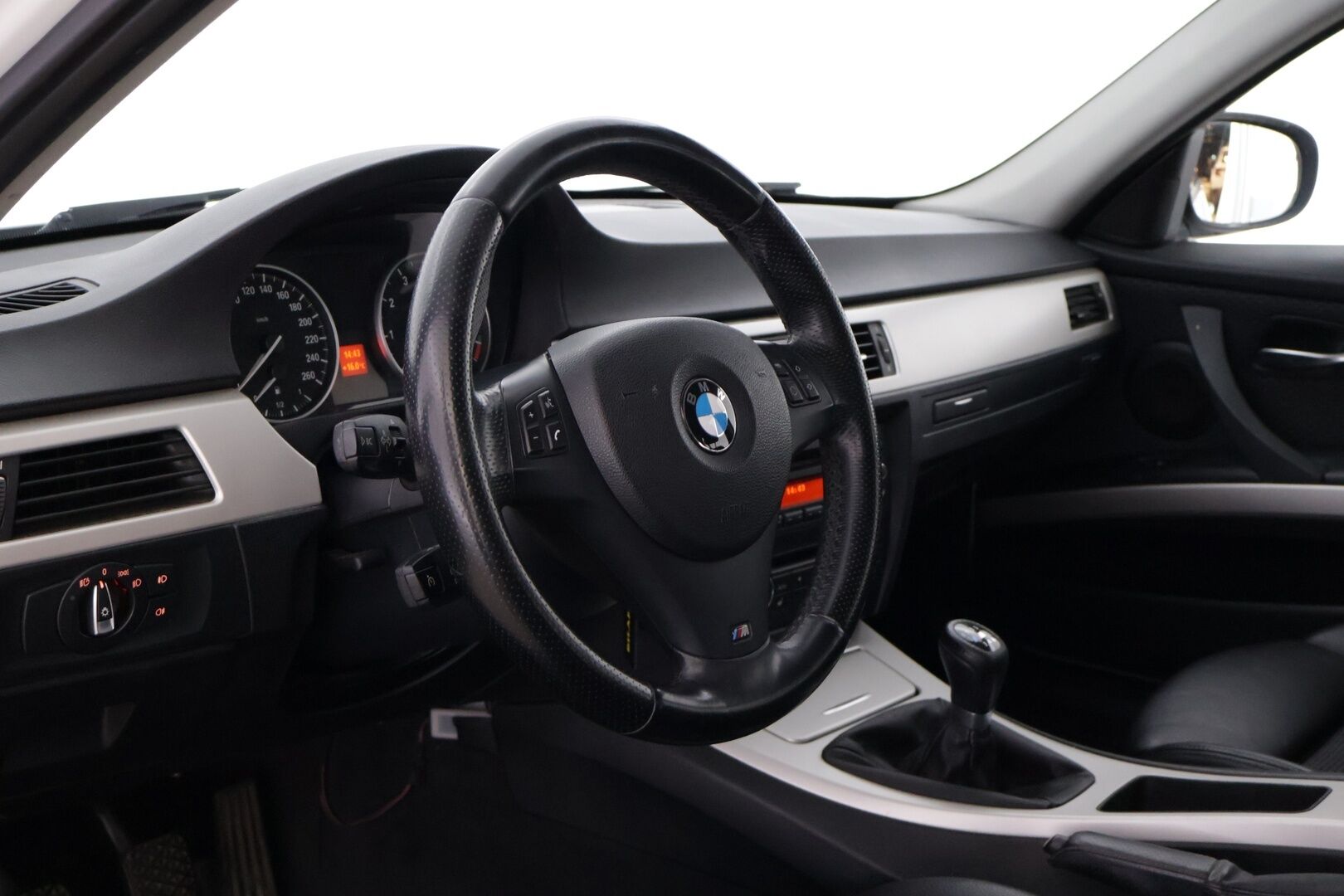 BMW 320 2012 2,0 E91 Touring *Myydään huutokaupat.com* - Hifit / Sporttipenkit / Xenon / Koukku / Ketju vaihdettu