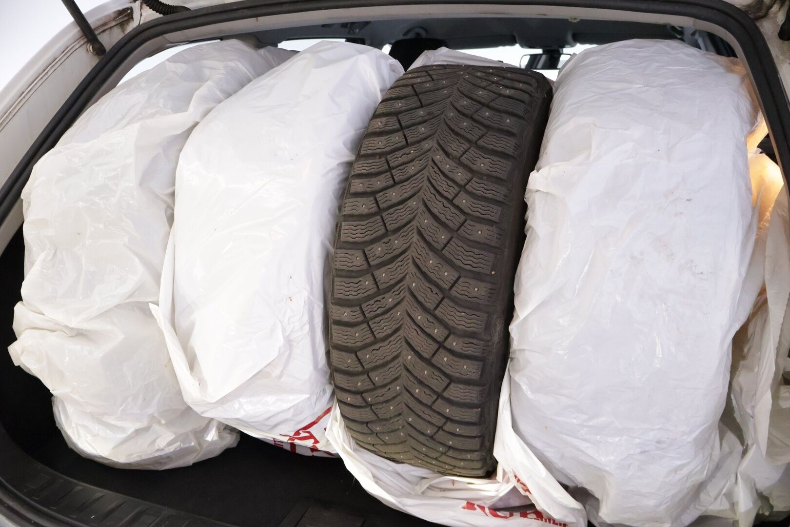 BMW 320 2012 2,0 E91 Touring *Myydään huutokaupat.com* - Hifit / Sporttipenkit / Xenon / Koukku / Ketju vaihdettu