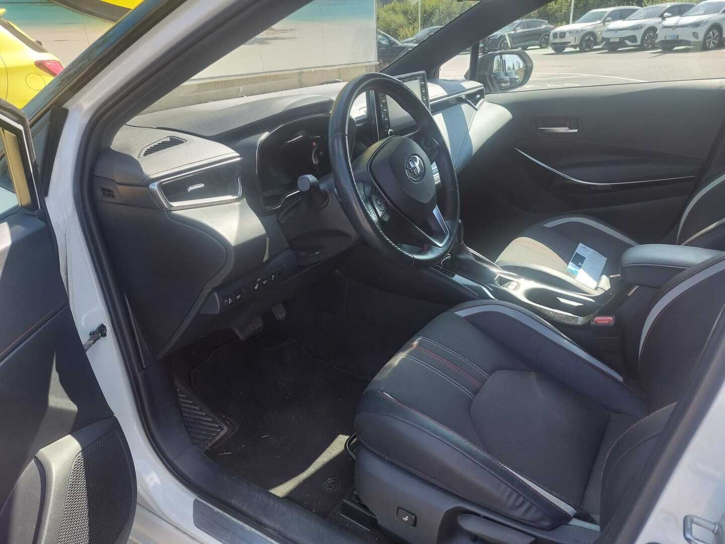 Toyota Corolla 2020 Touring Sports 2,0 Hybrid GR Sport - Suomiauto / Adapt.Vakkari / P.Kamera / Puolinahat / Ratinlämmitin / LED / Keyless / Merkkihuollot / Juuri huollettu!