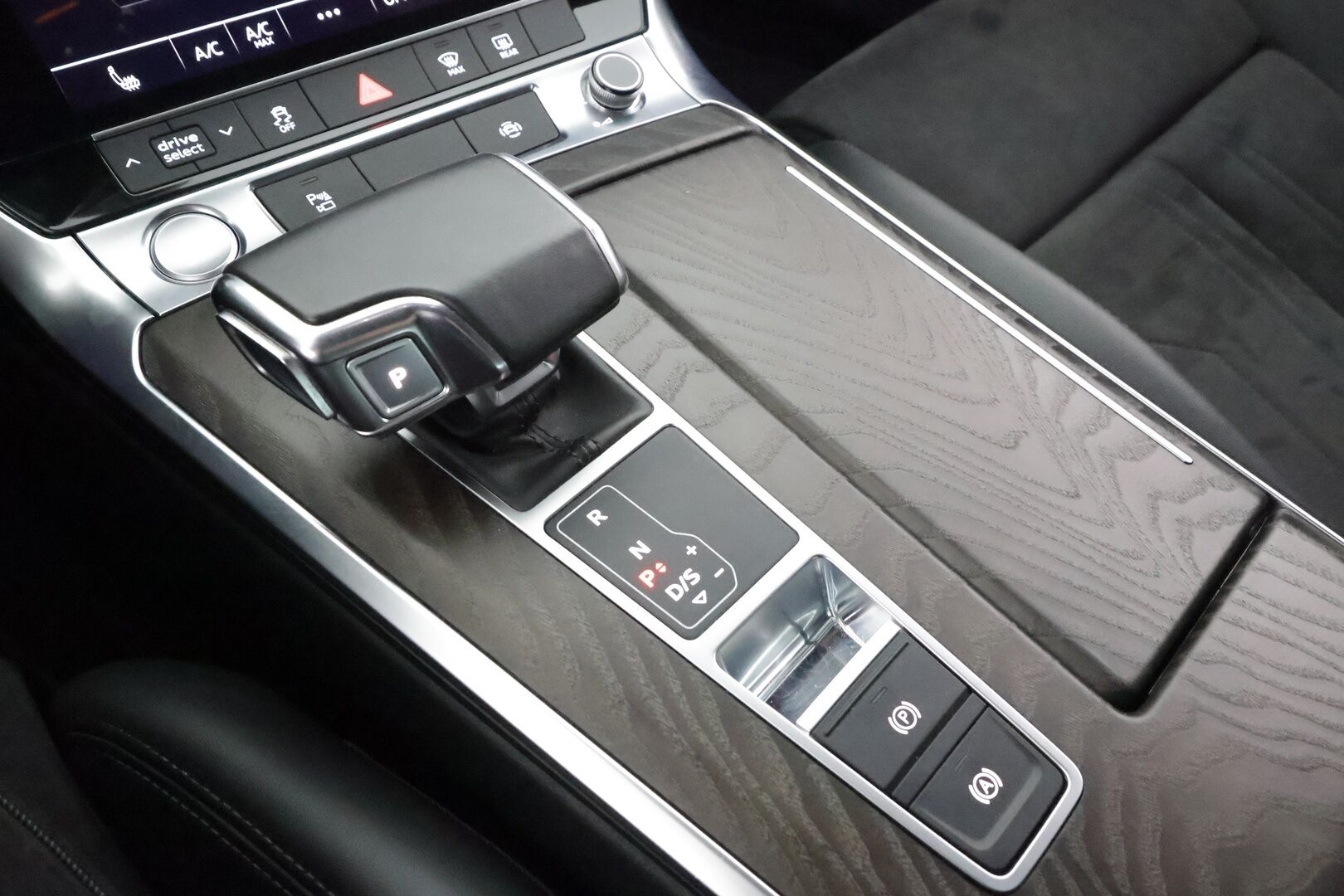 Audi A6 2020 Sedan Business Sport 50 TFSI e quattro S tronic * ACC / Matrix / 360°-kamera / Sporttipenkit / Apple&Android / Vetokoukku * - Todella hieno yksilö / Kattavasti varusteltu / Upea sedan! - HULLUT AVAJAISHULINAT KORKOTARJOUS 3,29 %