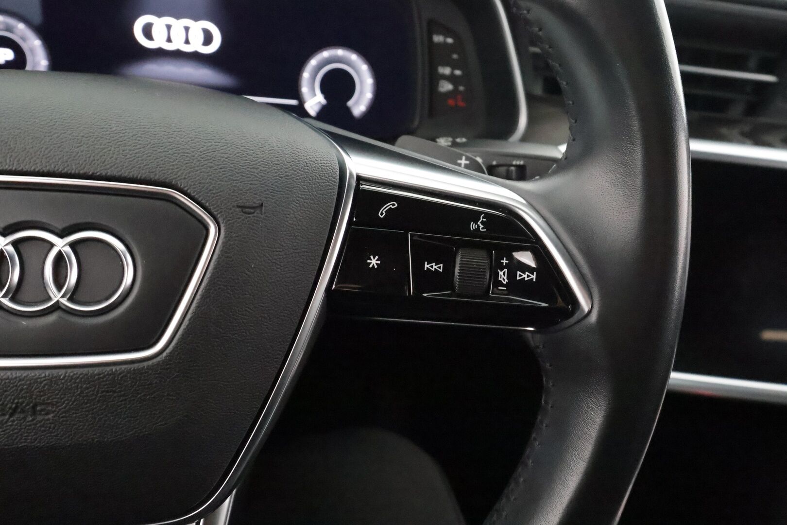 Audi A6 2020 Sedan Business Sport 50 TFSI e quattro S tronic * ACC / Matrix / 360°-kamera / Sporttipenkit / Apple&Android / Vetokoukku * - Todella hieno yksilö / Kattavasti varusteltu / Upea sedan! - HULLUT AVAJAISHULINAT KORKOTARJOUS 3,29 %