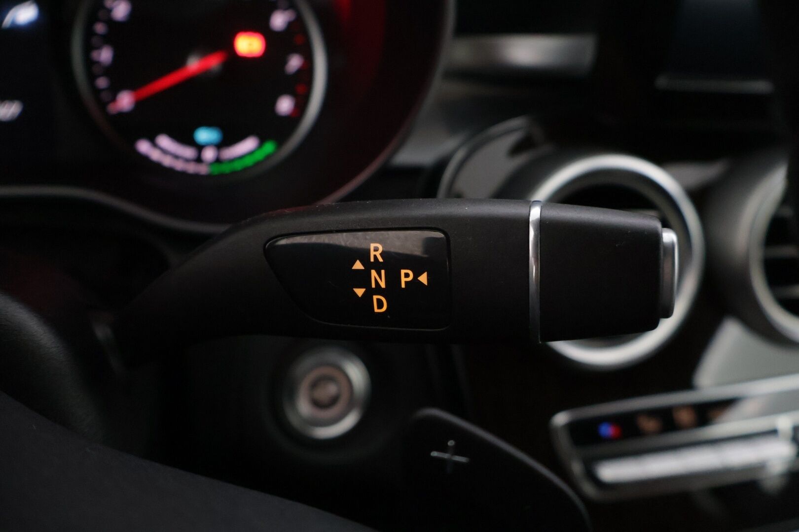 Mercedes-Benz C 2020 200 Coupé A - | Suomi-auto | P-Kamera | Ruskeat sporttinahat / LED High Performance | Koukku |