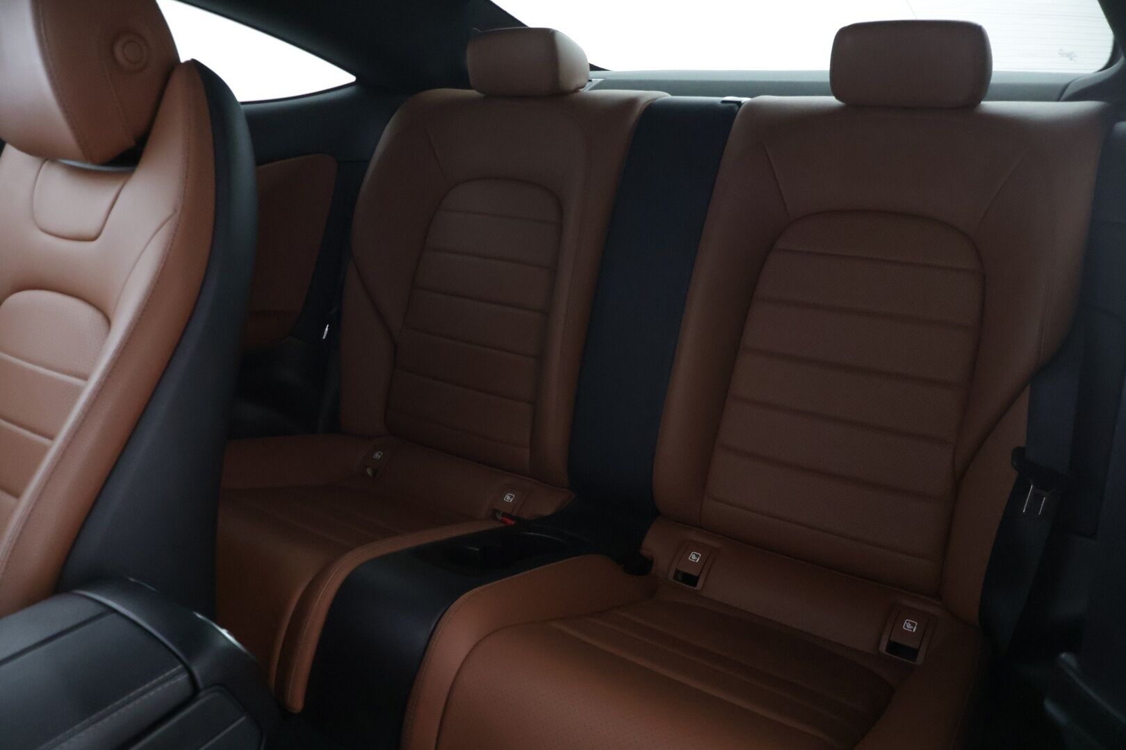 Mercedes-Benz C 2020 200 Coupé A - | Suomi-auto | P-Kamera | Ruskeat sporttinahat / LED High Performance | Koukku |