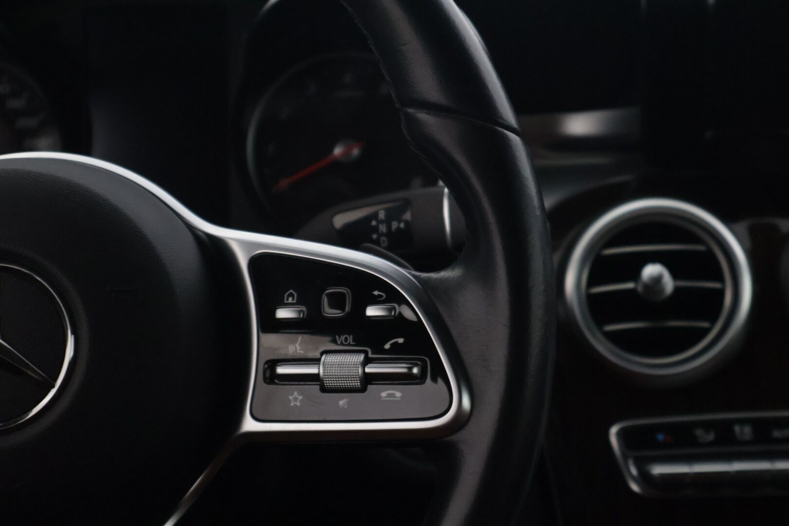 Mercedes-Benz C 2020 200 Coupé A - | Suomi-auto | P-Kamera | Ruskeat sporttinahat / LED High Performance | Koukku |