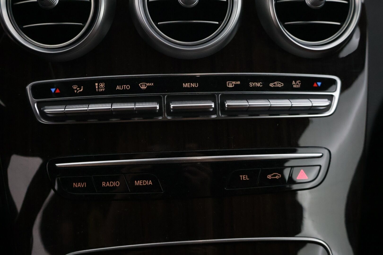 Mercedes-Benz C 2020 200 Coupé A - | Suomi-auto | P-Kamera | Ruskeat sporttinahat / LED High Performance | Koukku |