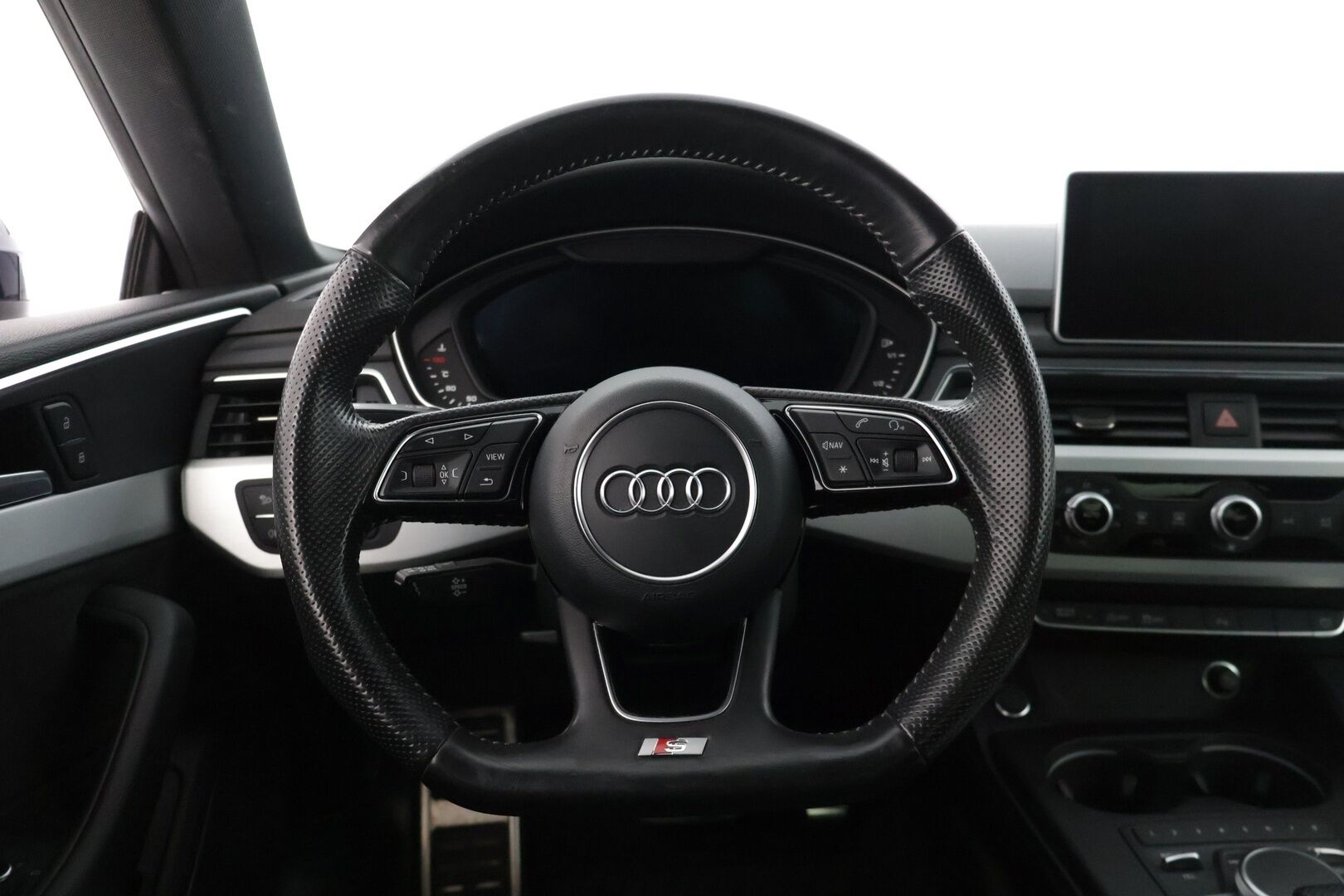 Audi A5 2017 Coupé Business Sport 2,0 TFSI 185 kW quattro  * Digimittaristo / Vakkari / S-line / Koukku / Rotor / Flat Bottom * - * Todella hieno ja harvinainen 2 ovinen coupe tarjolla! Paras väriyhdistelmä, ulko ja sisä S-Linellä! *