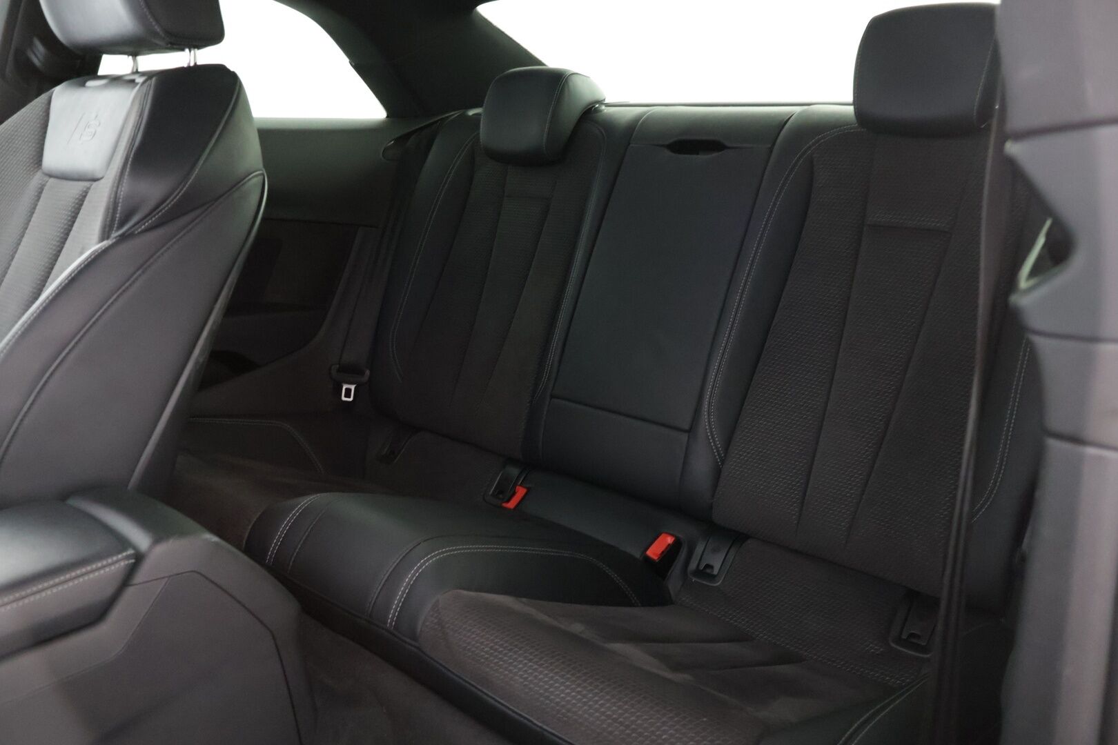 Audi A5 2017 Coupé Business Sport 2,0 TFSI 185 kW quattro  * Digimittaristo / Vakkari / S-line / Koukku / Rotor / Flat Bottom * - * Todella hieno ja harvinainen 2 ovinen coupe tarjolla! Paras väriyhdistelmä, ulko ja sisä S-Linellä! *