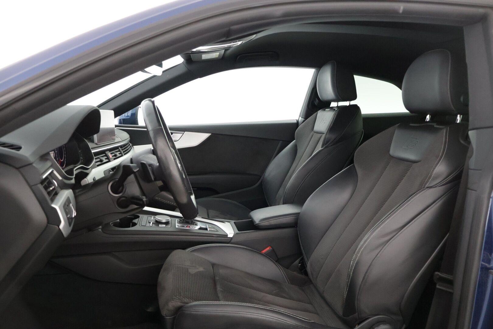 Audi A5 2017 Coupé Business Sport 2,0 TFSI 185 kW quattro  * Digimittaristo / Vakkari / S-line / Koukku / Rotor / Flat Bottom * - * Todella hieno ja harvinainen 2 ovinen coupe tarjolla! Paras väriyhdistelmä, ulko ja sisä S-Linellä! *